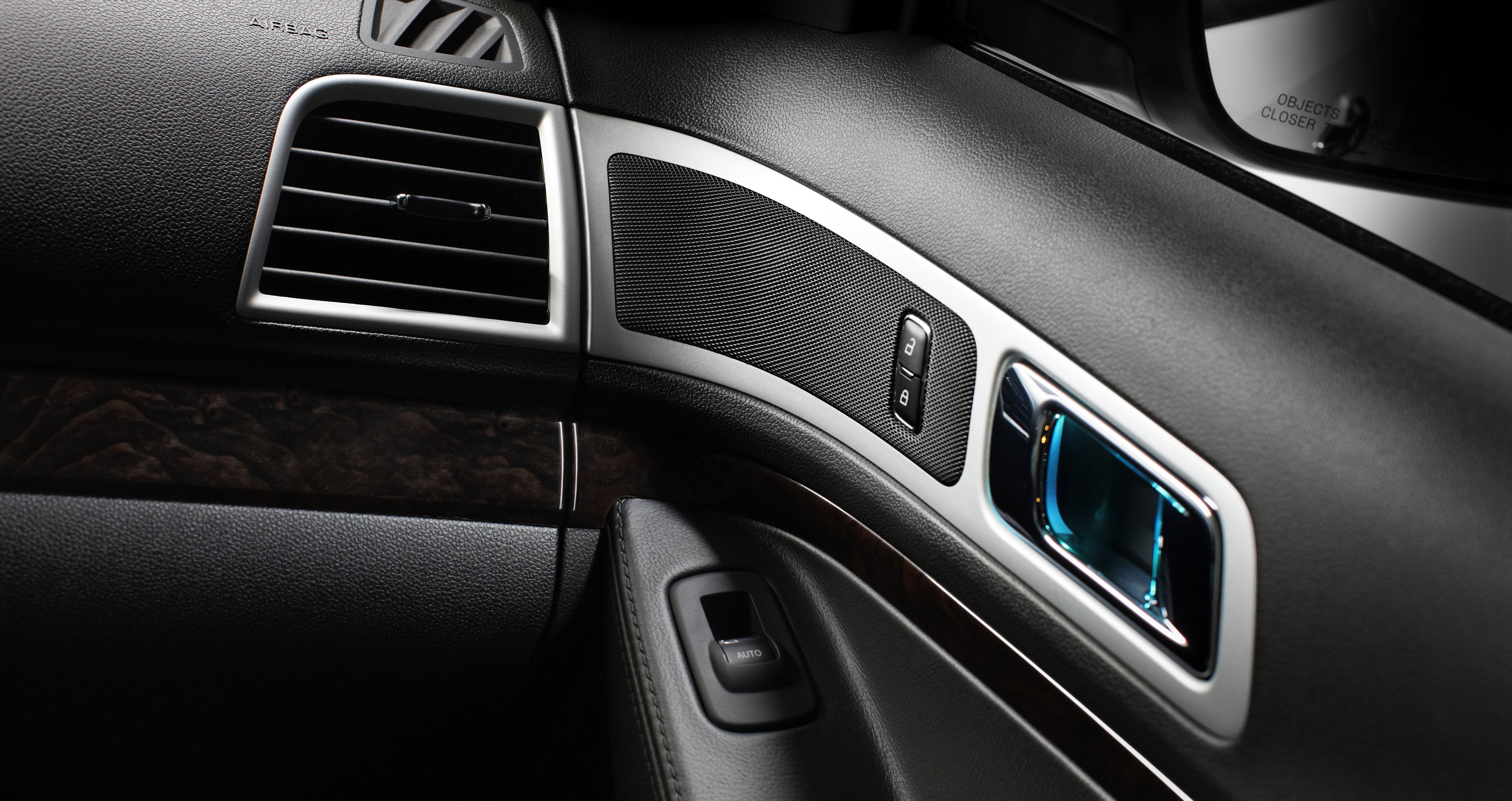 Ford Explorer photo #44