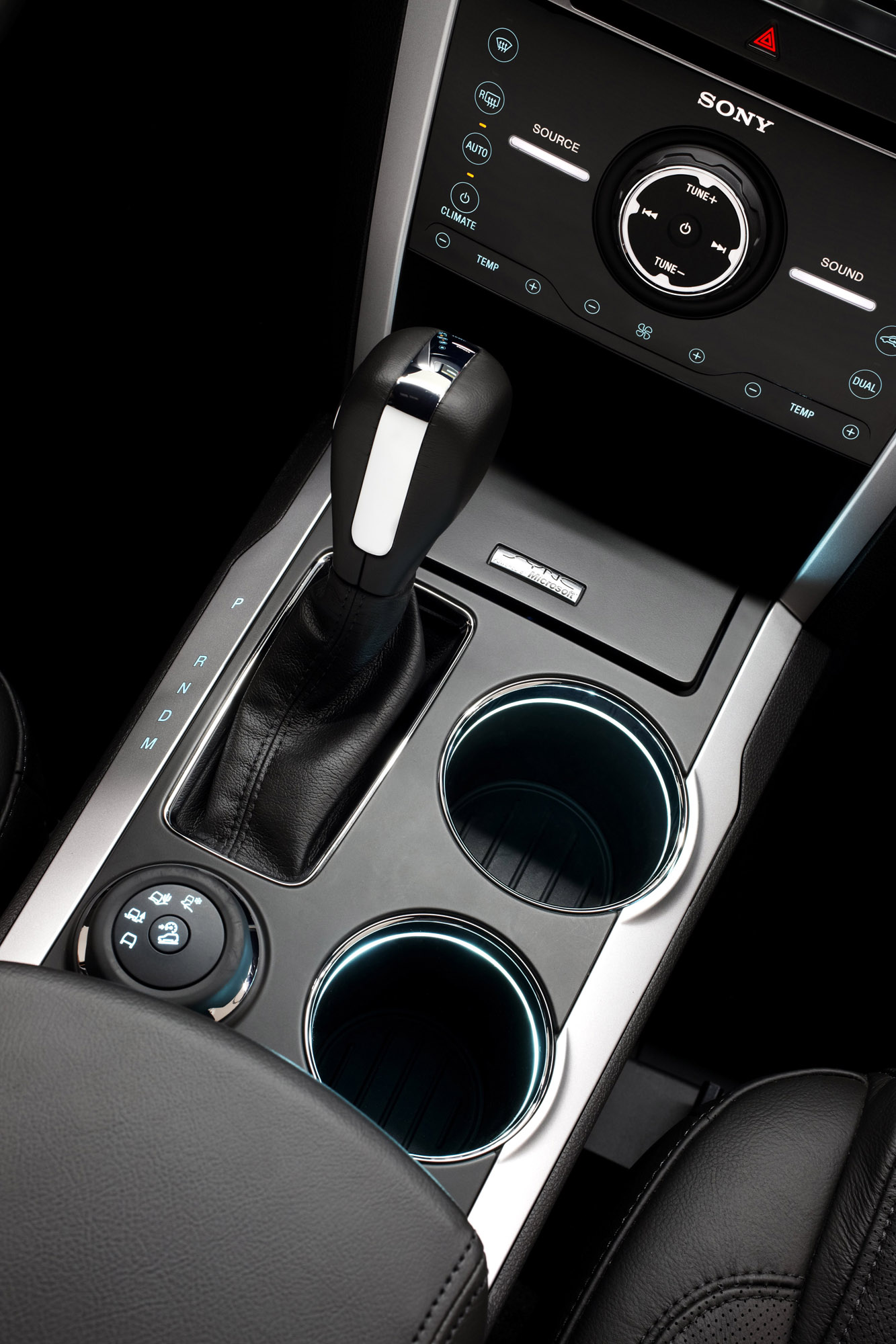 Ford Explorer photo #47