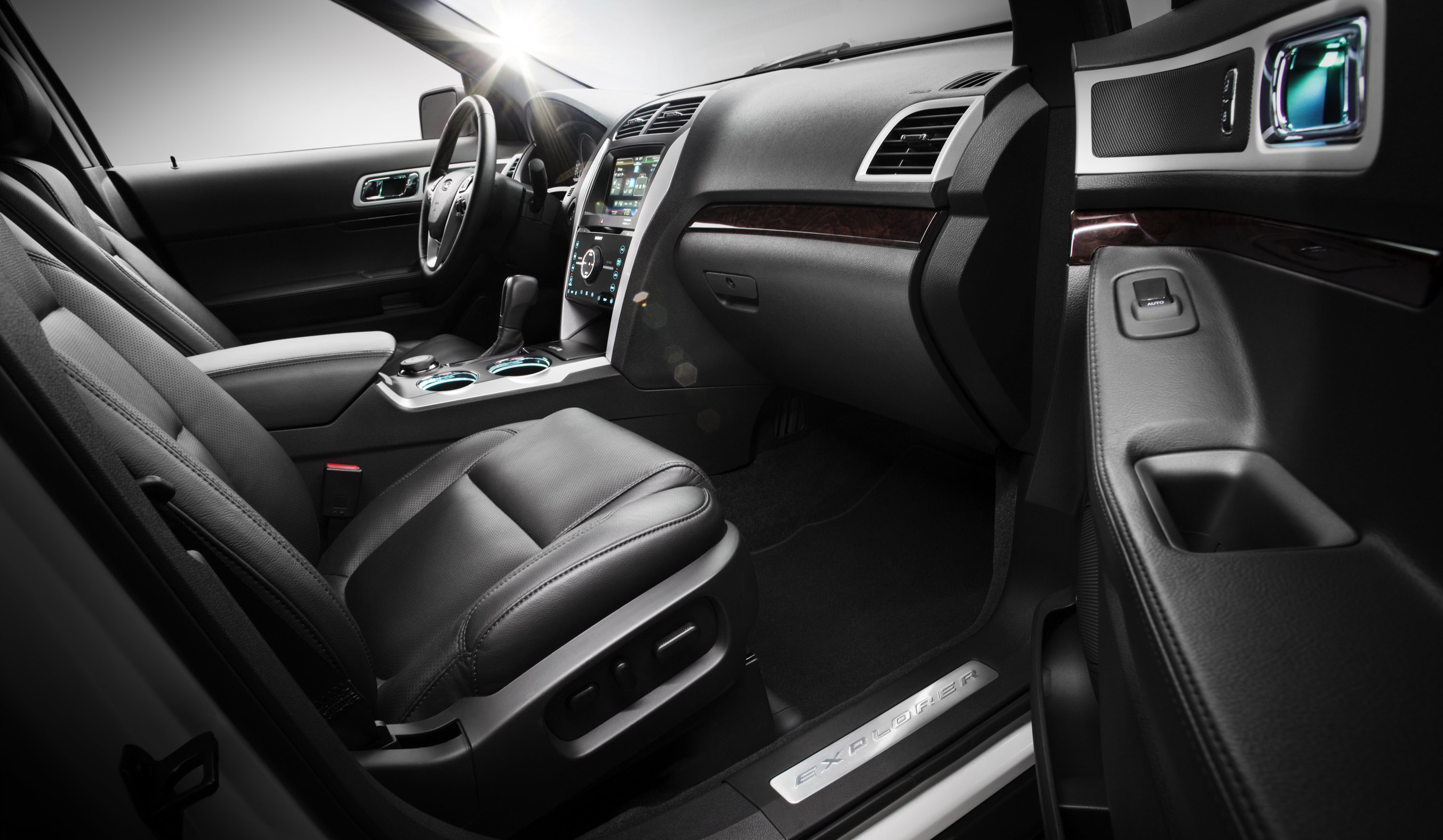 Ford Explorer photo #50
