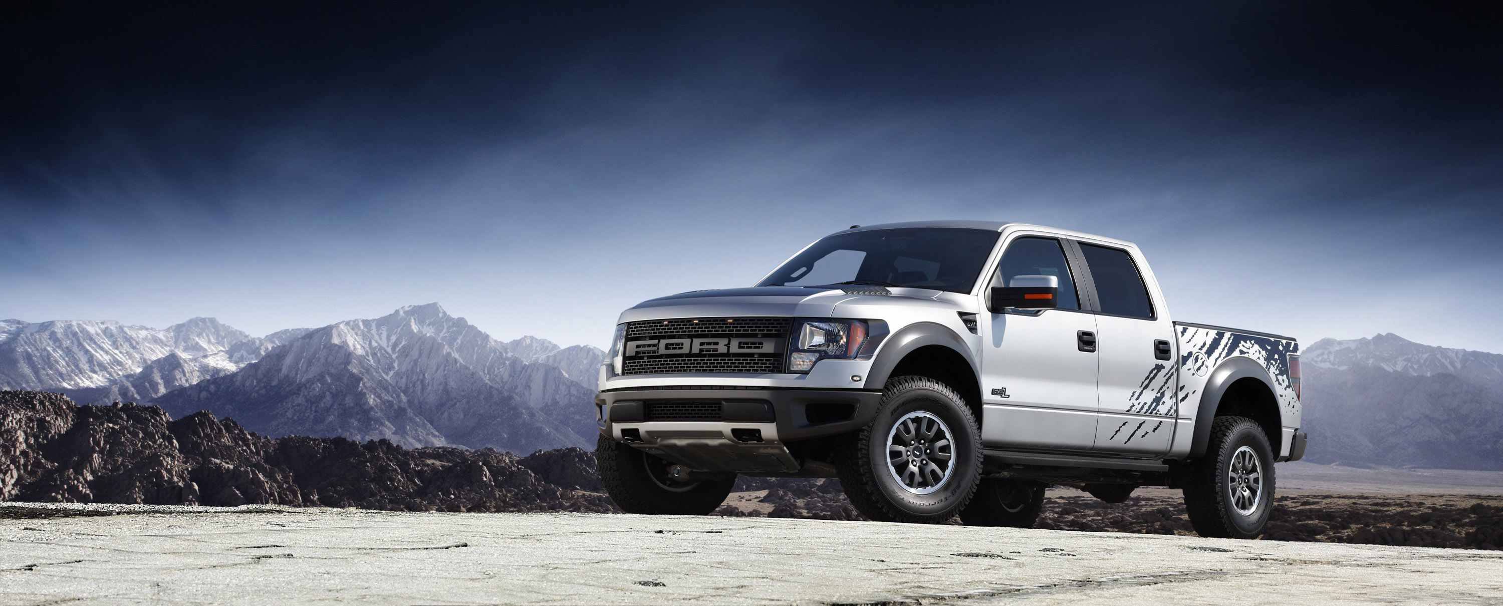 Ford F-150 SVT Raptor SuperCrew photo #3