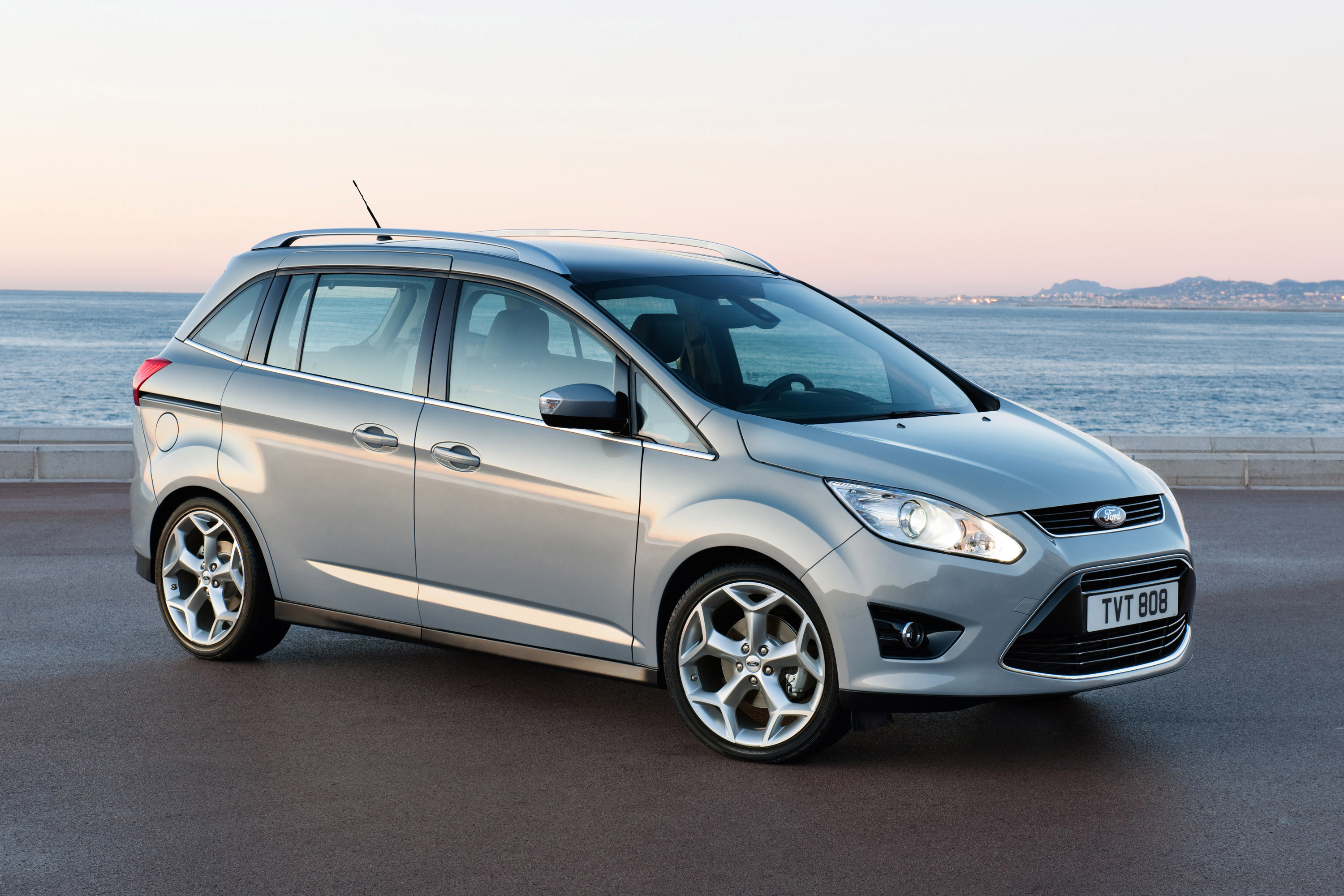 Ford Grand C-MAX photo #2