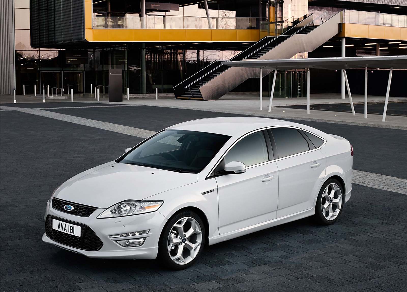 Ford Mondeo 5-door photo #2