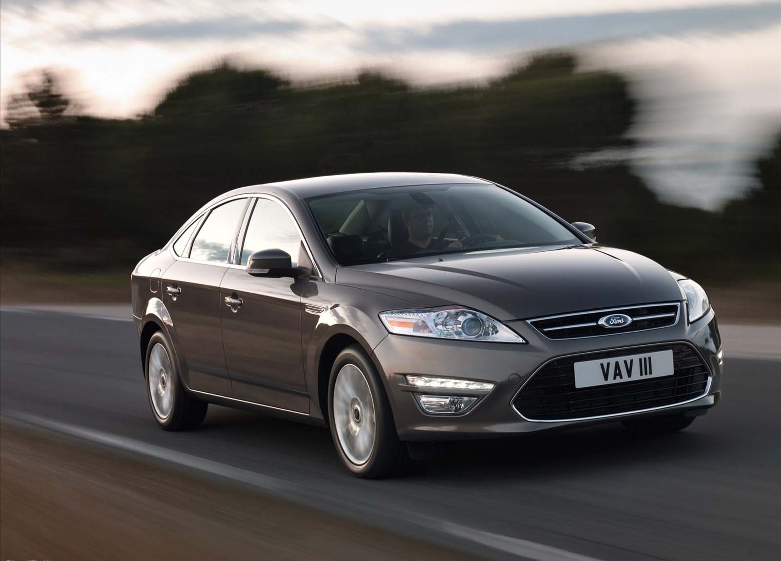 Ford Mondeo 5-door photo #3