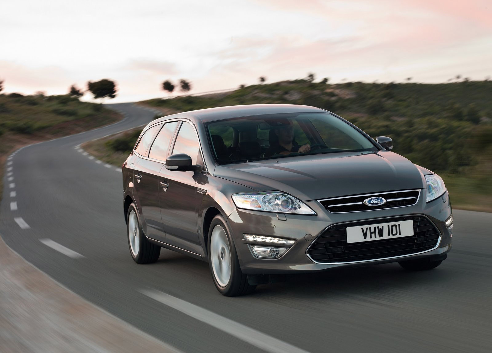 Ford Mondeo Wagon photo #2