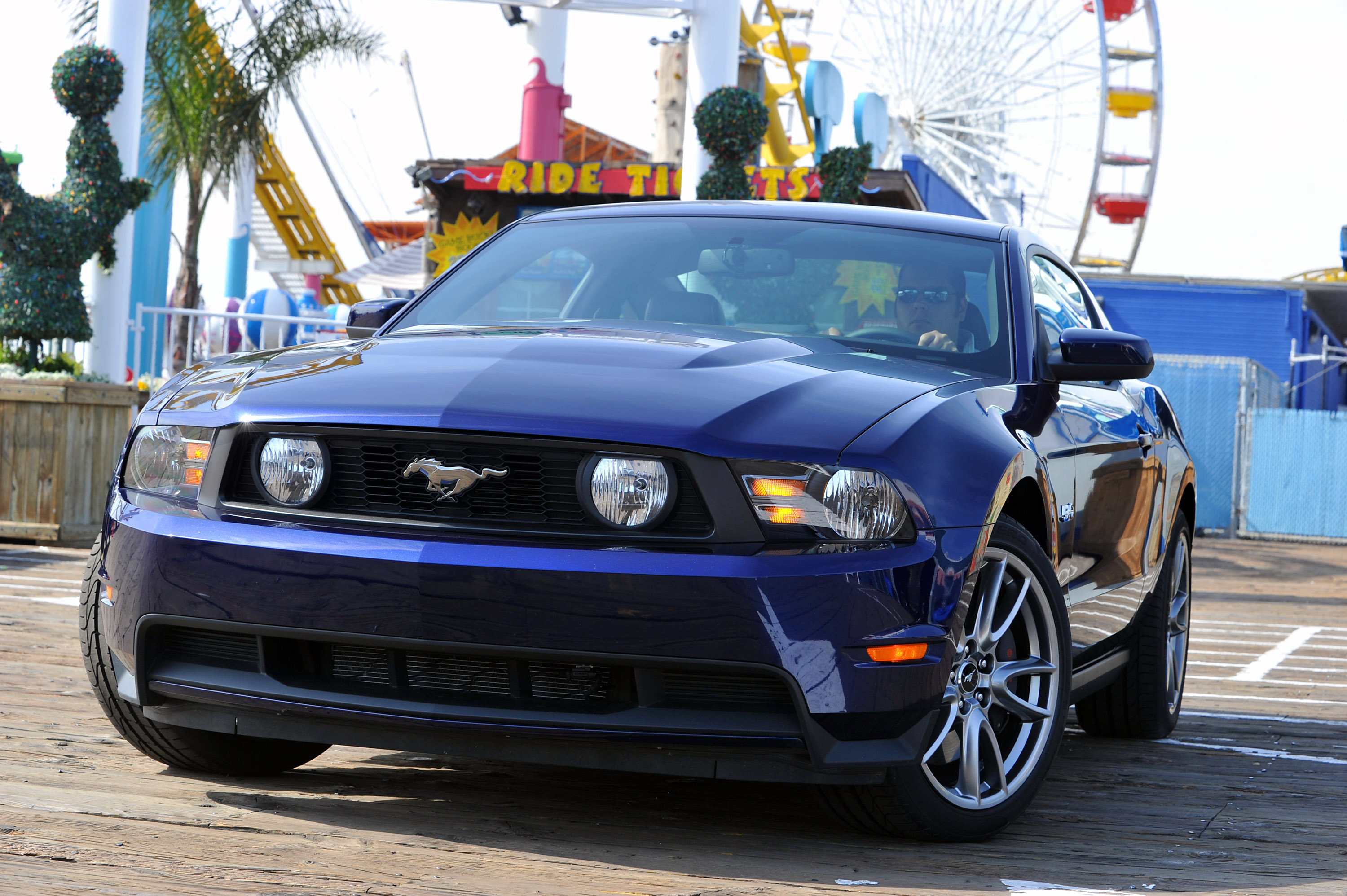 Ford Mustang GT photo #2