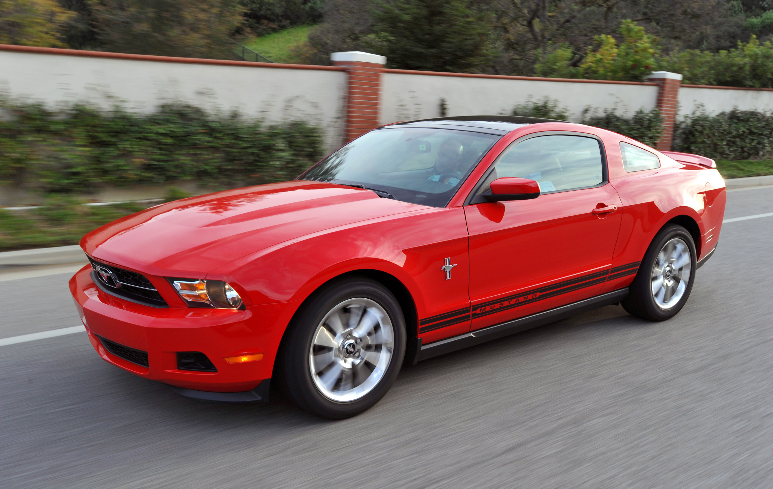 Ford Mustang V-6 photo #2