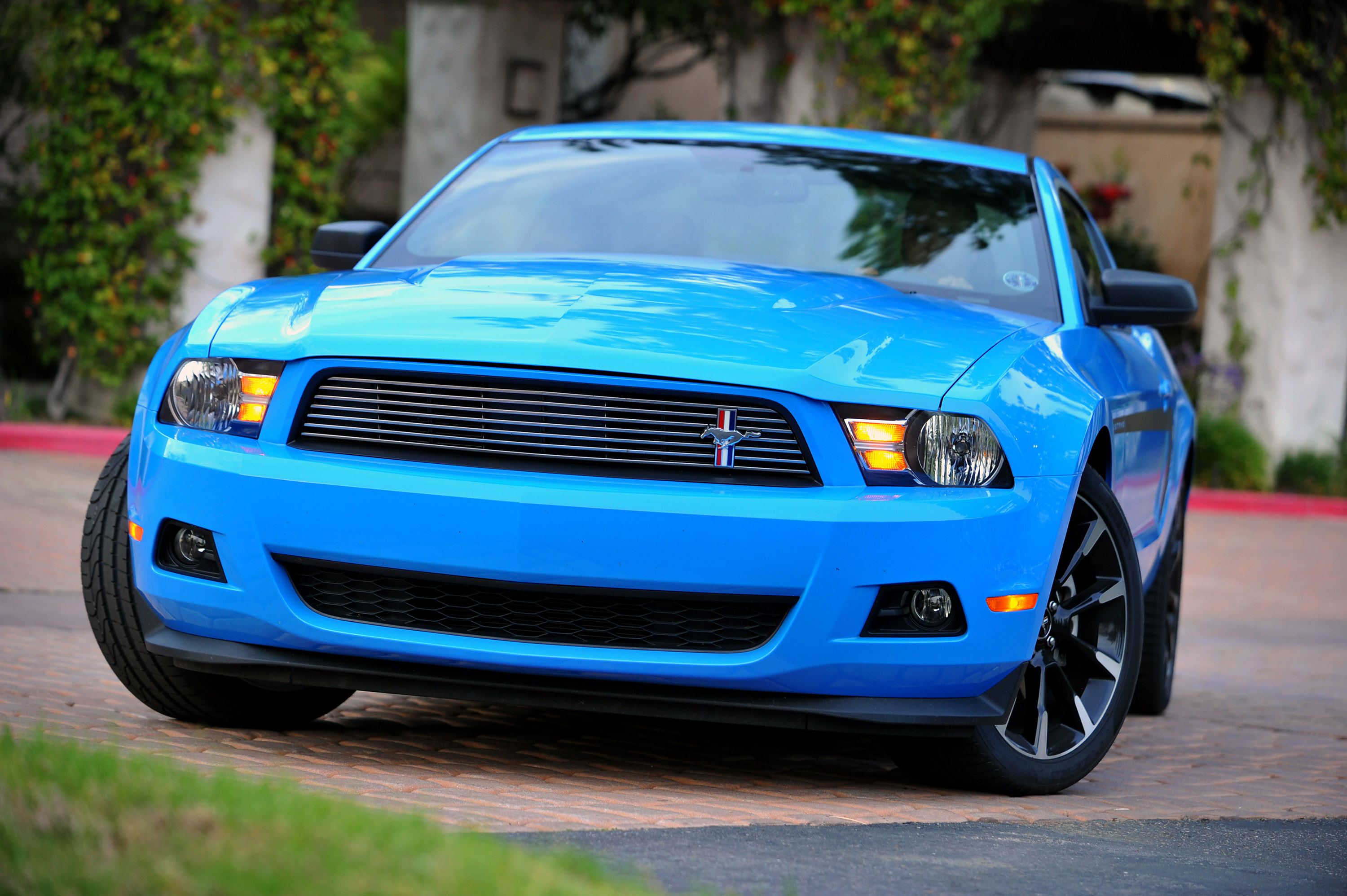 Ford Mustang V-6 photo #3