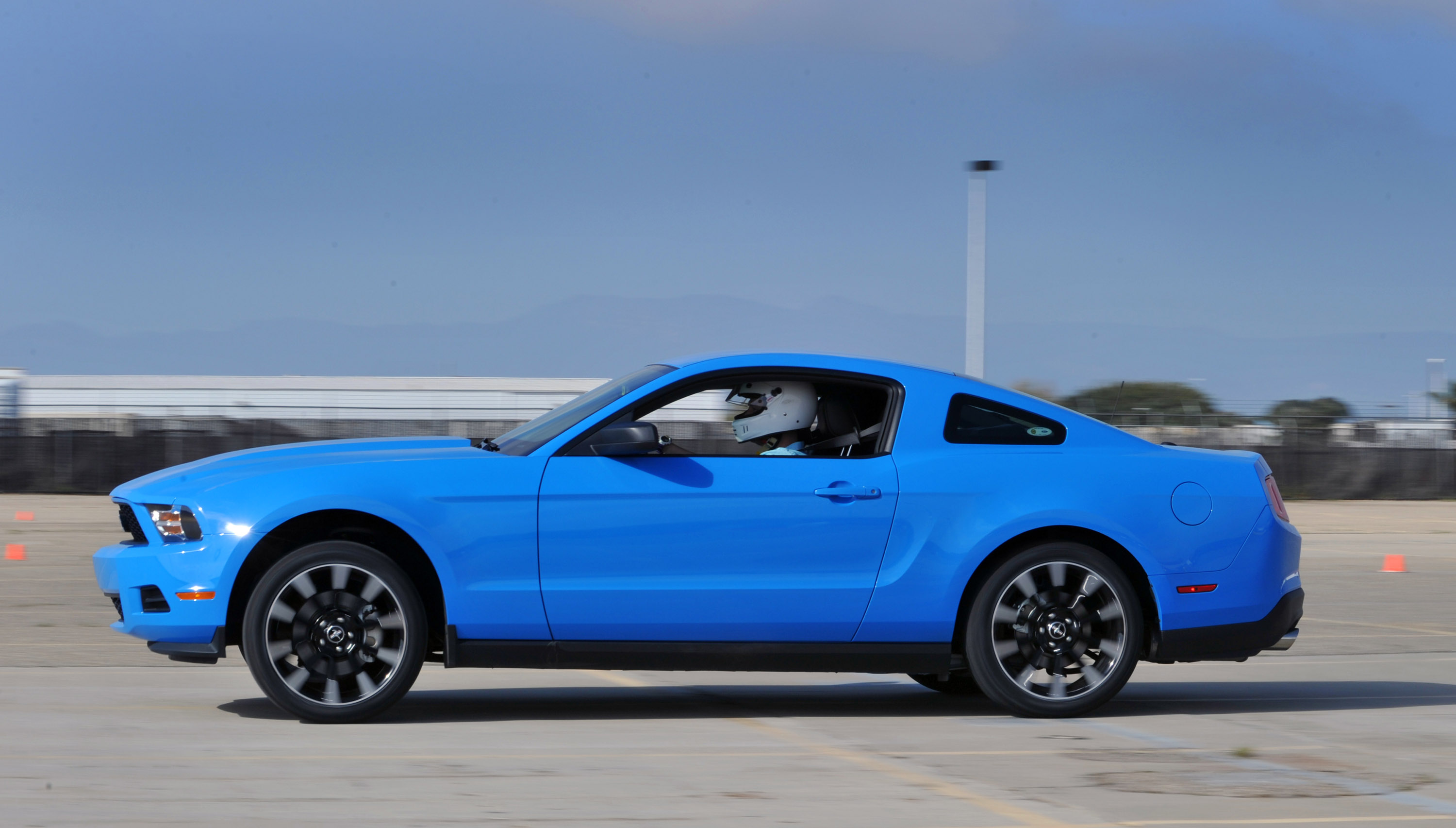 Ford Mustang V-6 photo #26