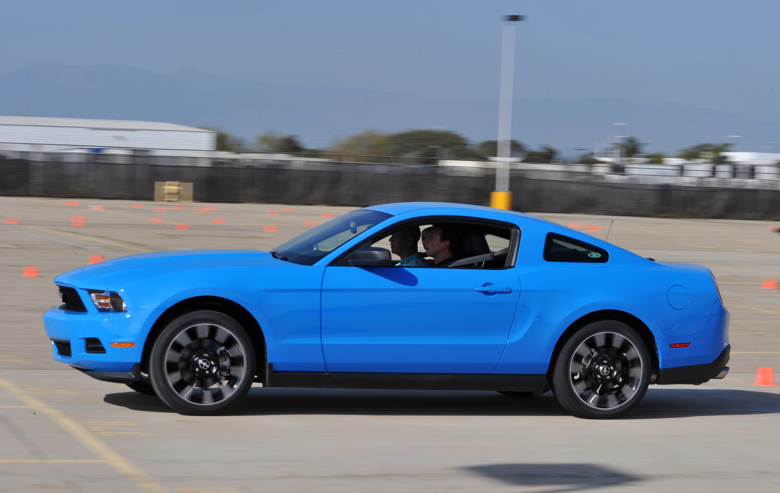 Ford Mustang V-6 photo #27
