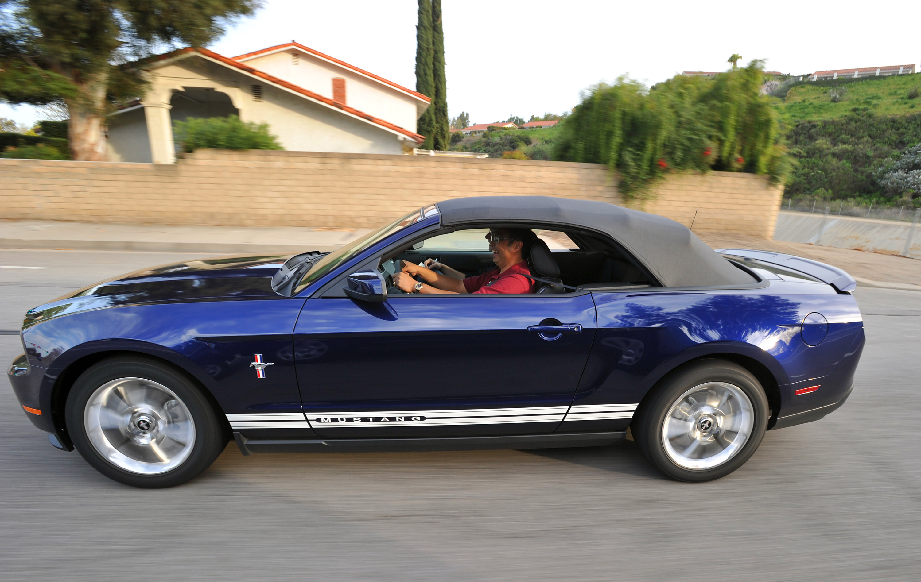 Ford Mustang V-6 photo #29