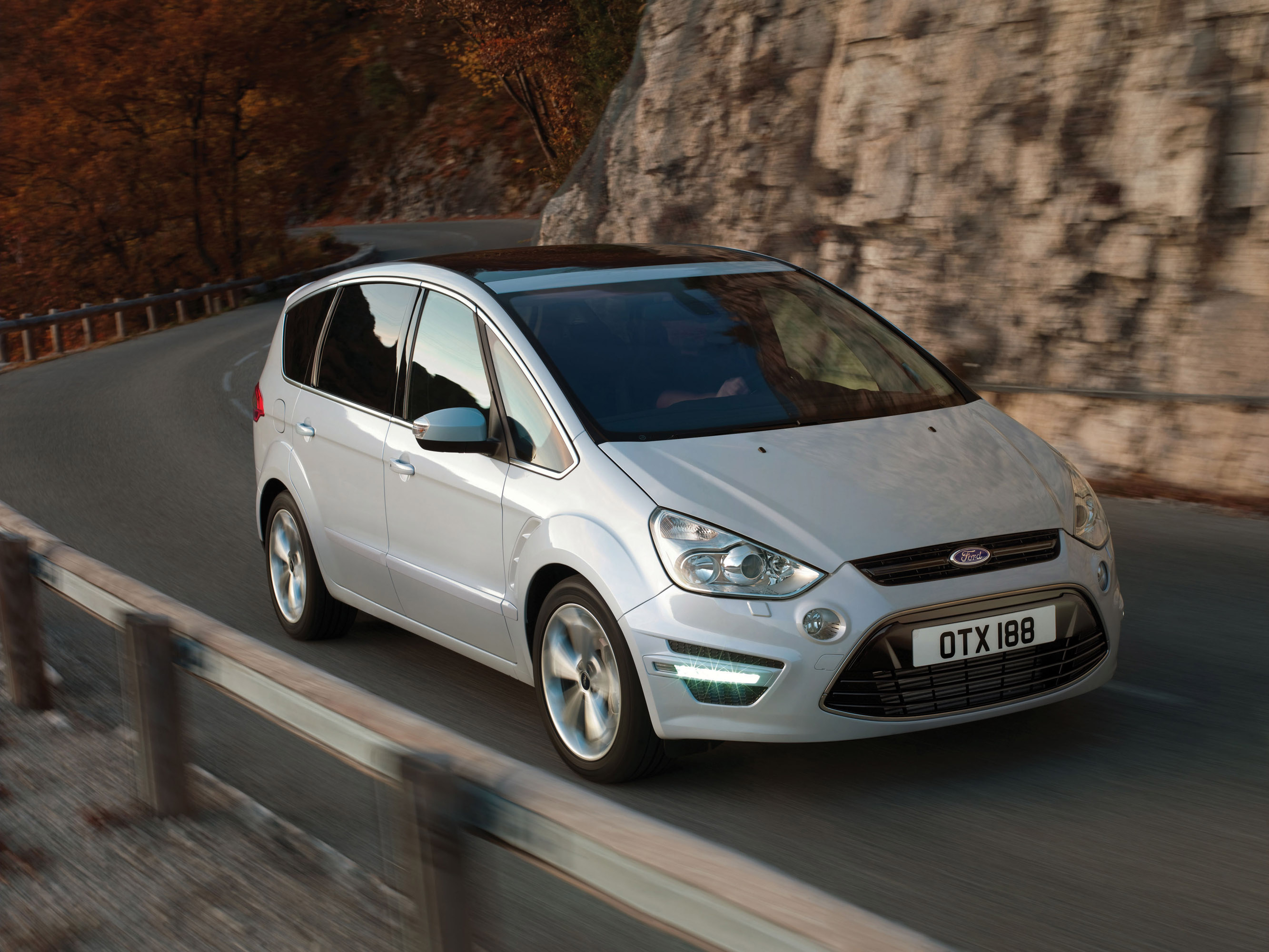 Ford S-MAX photo #2