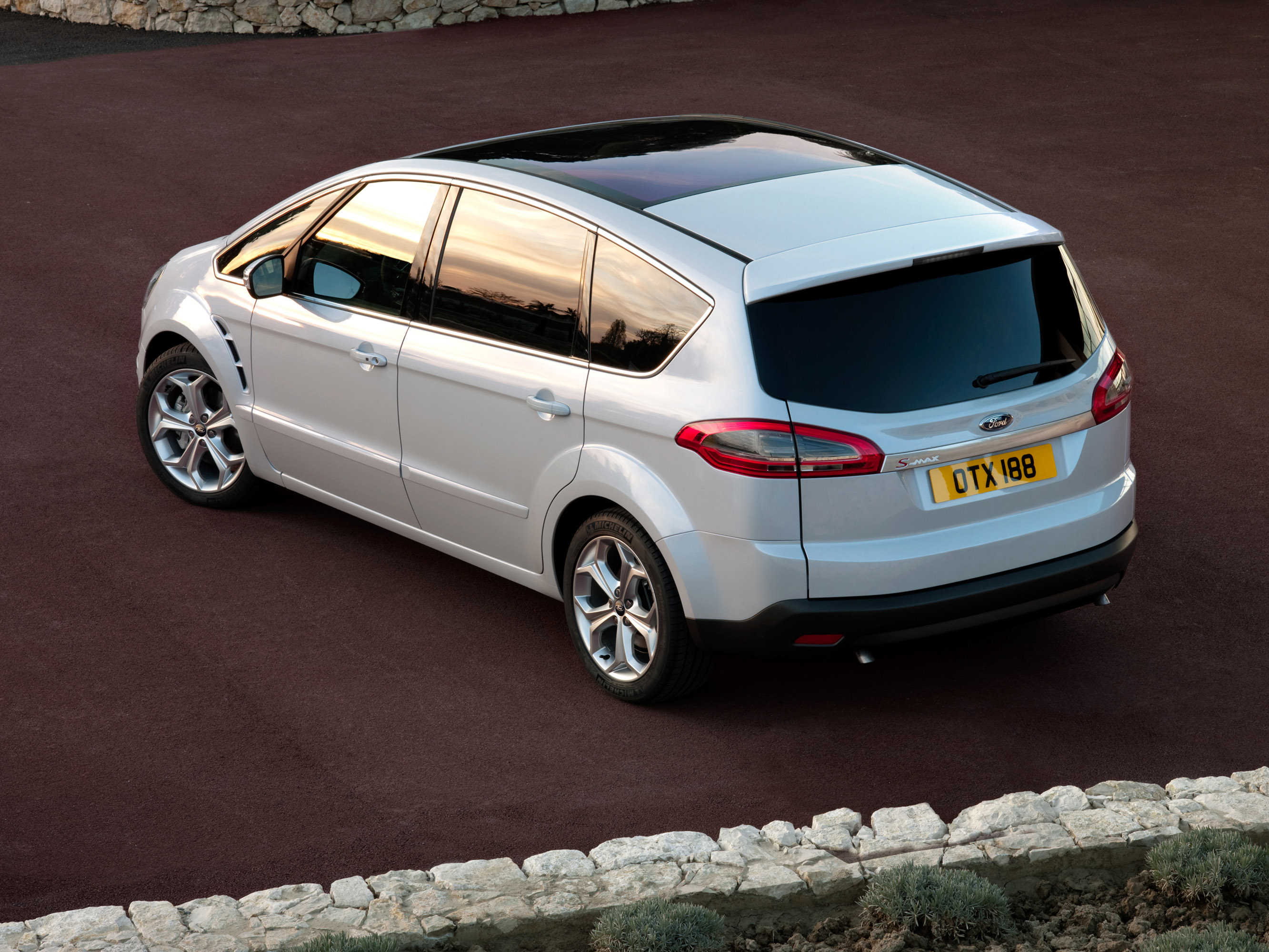 Ford S-MAX photo #16