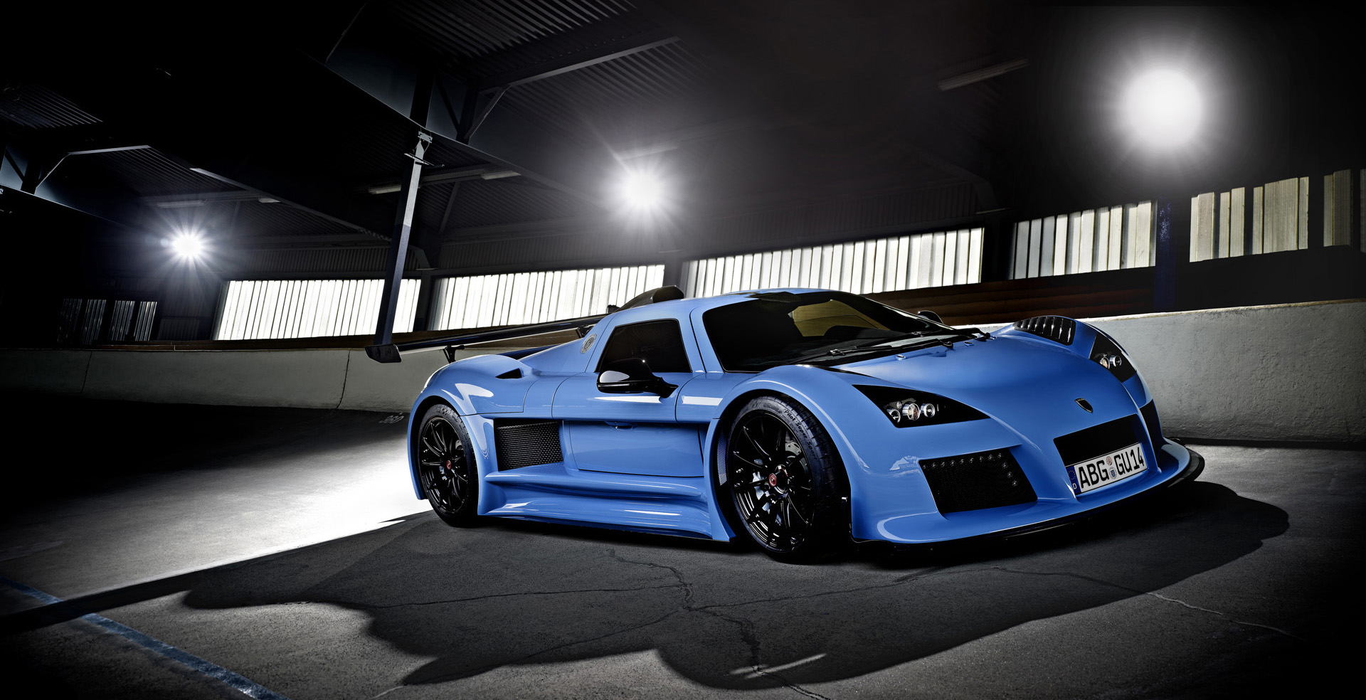 Gumpert Apollo S photo #2