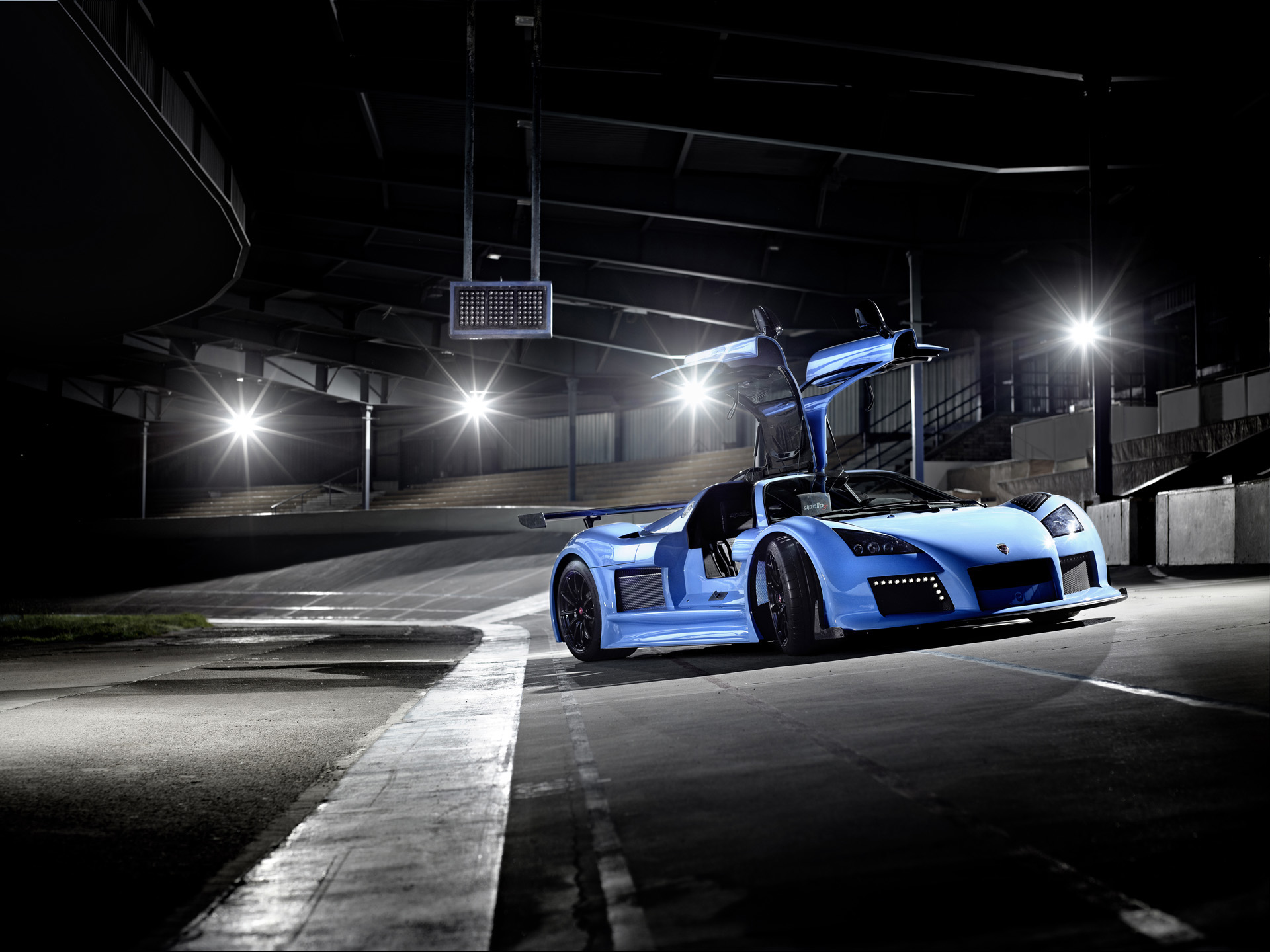 Gumpert Apollo S photo #3