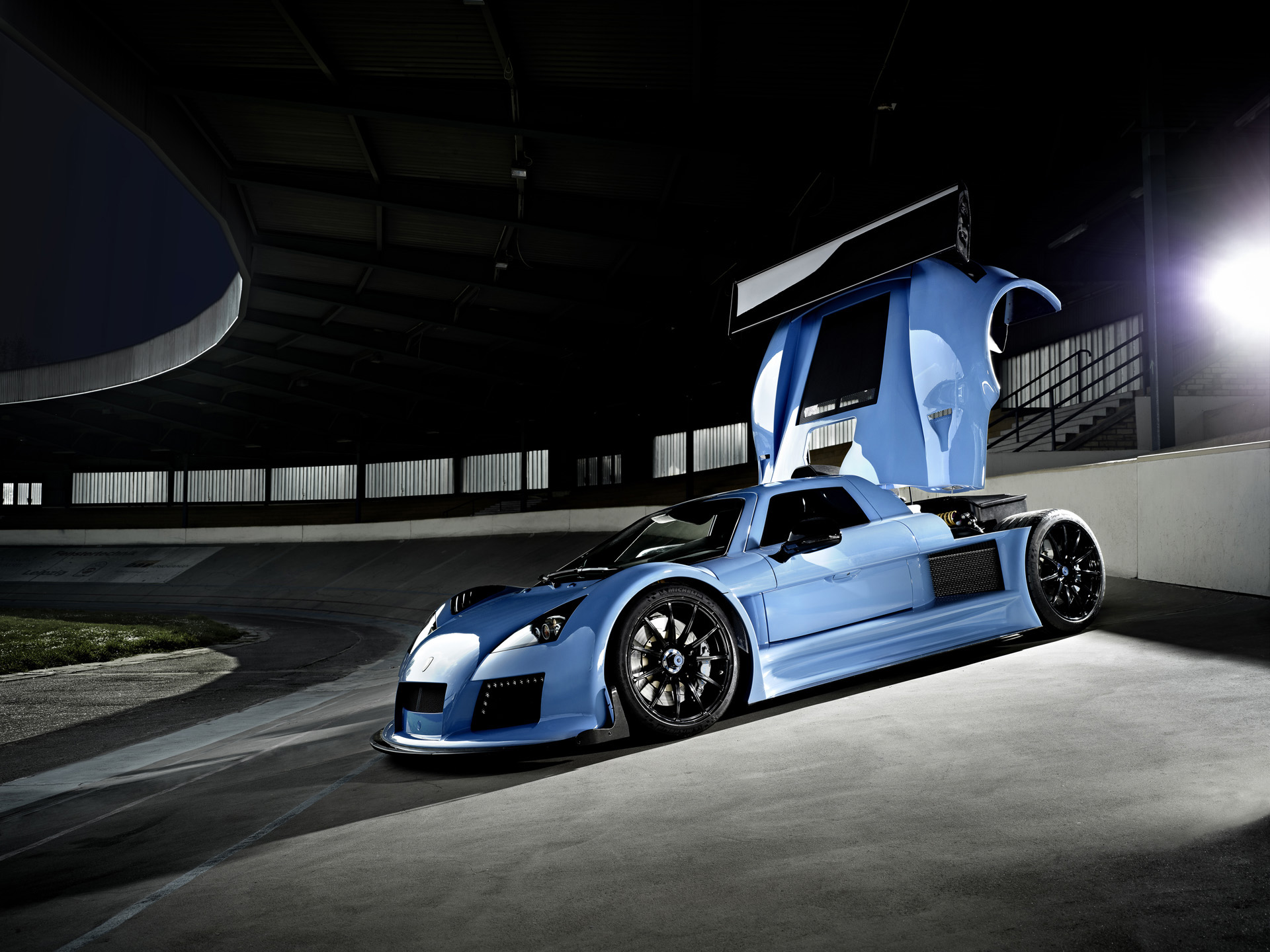 Gumpert Apollo S photo #5