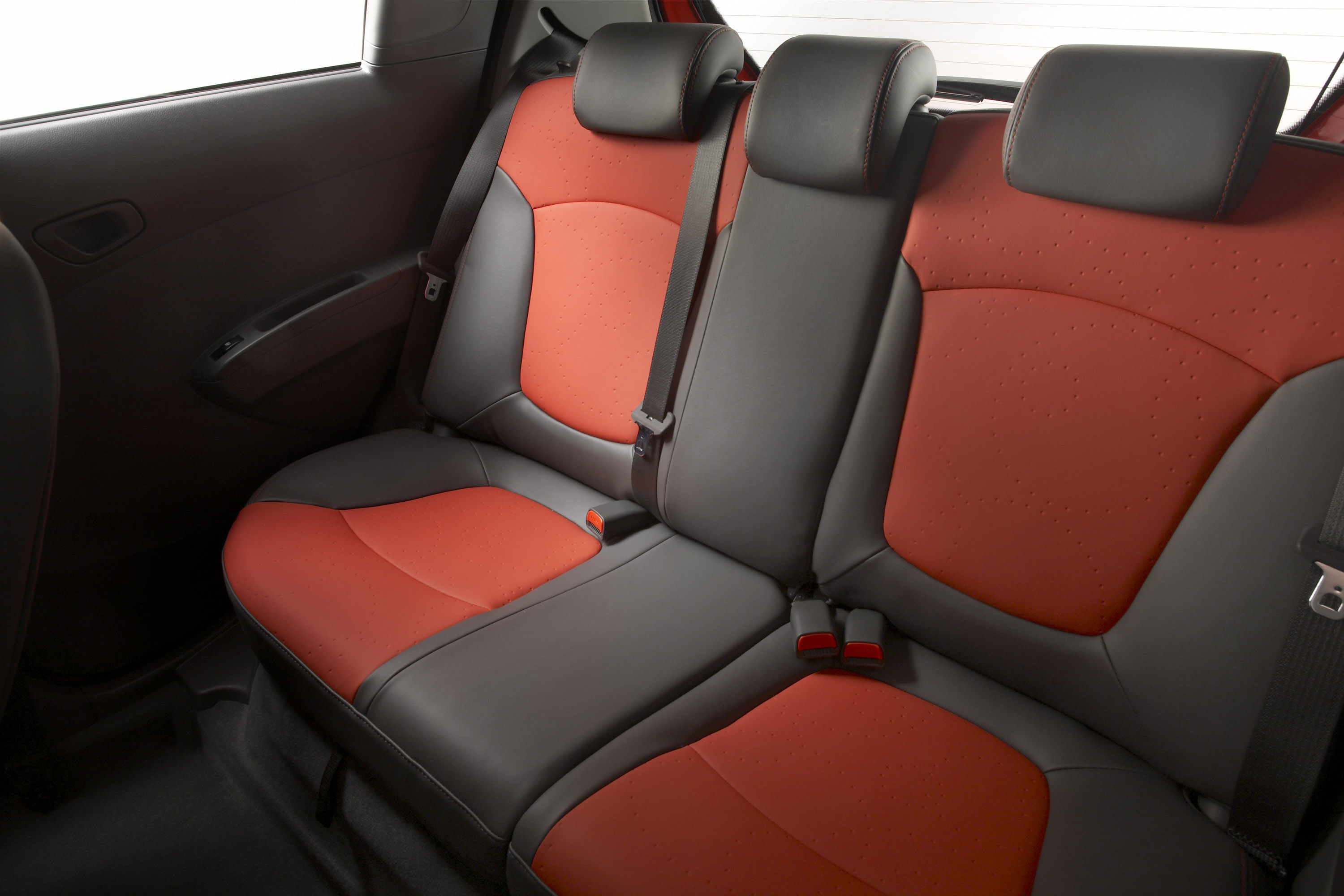 Holden Barina Spark CDX photo #41