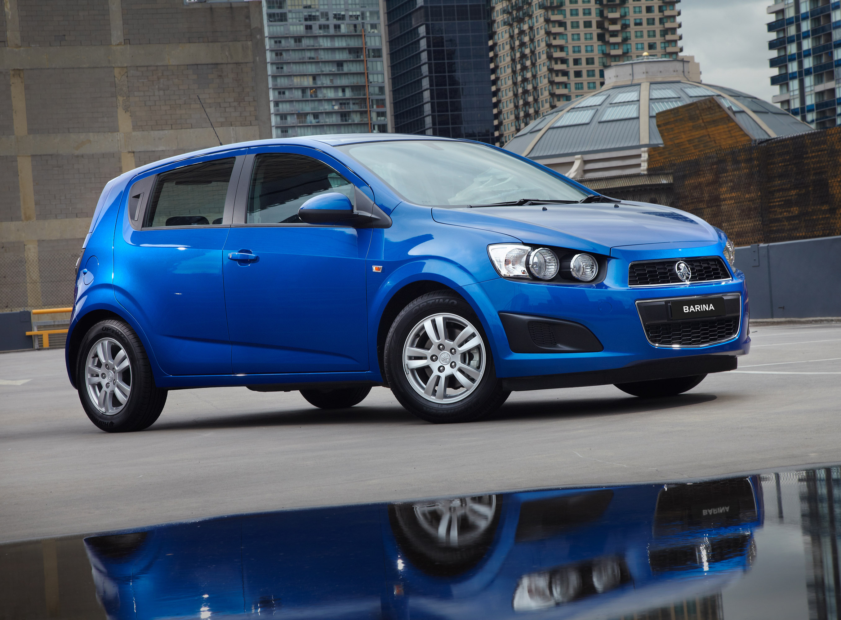 Holden Barina photo #3