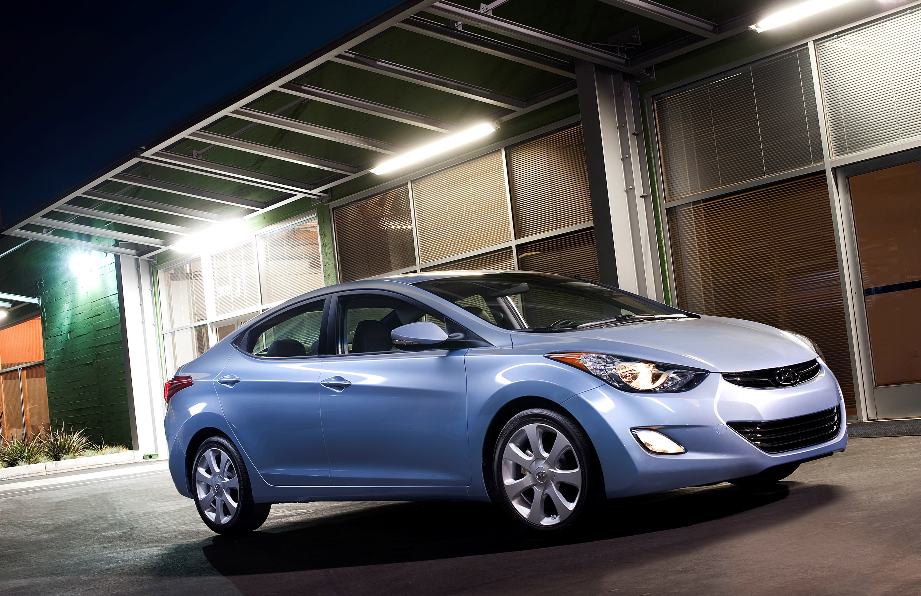 Hyundai Elantra photo #2