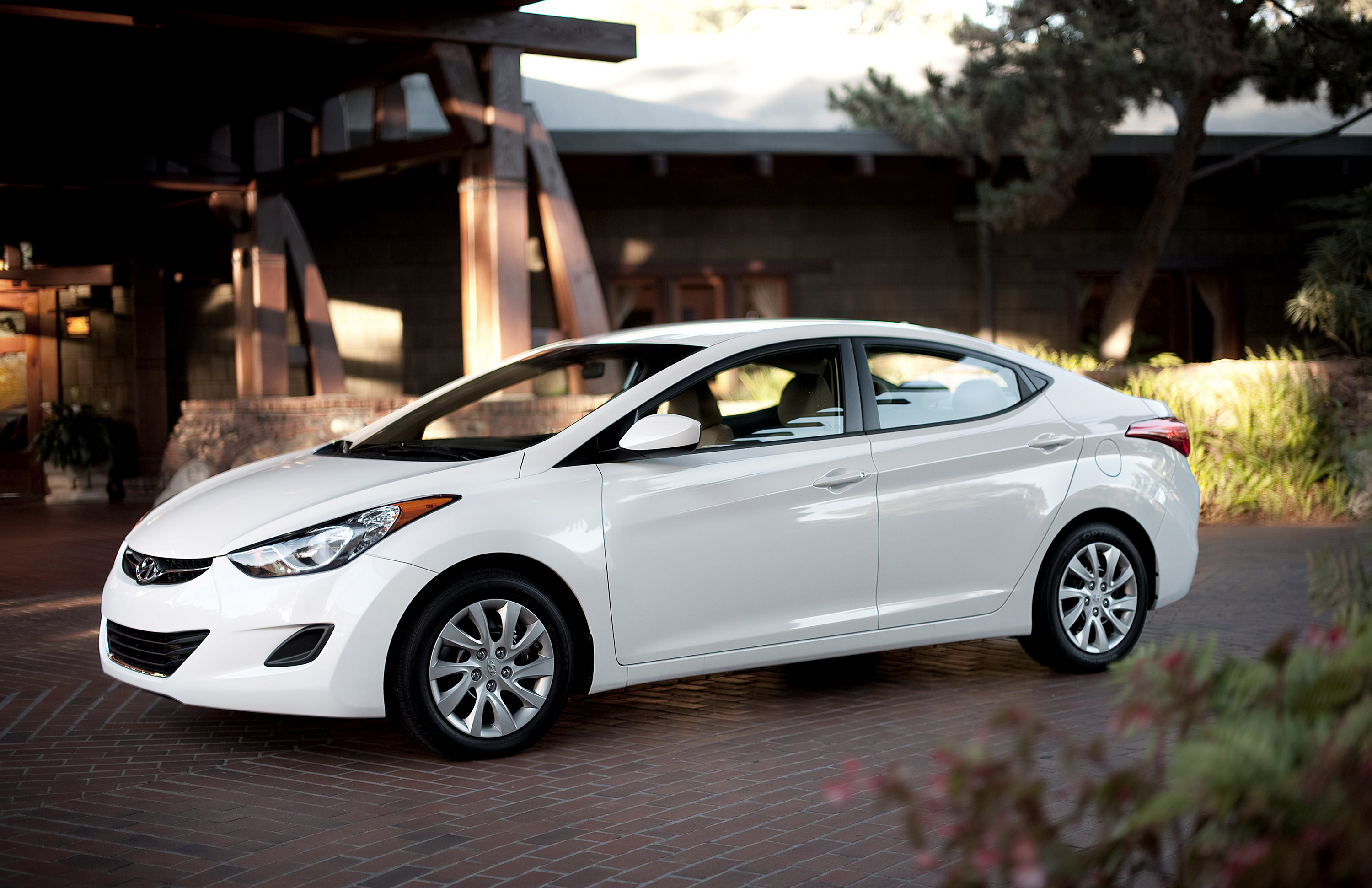 Hyundai Elantra photo #7