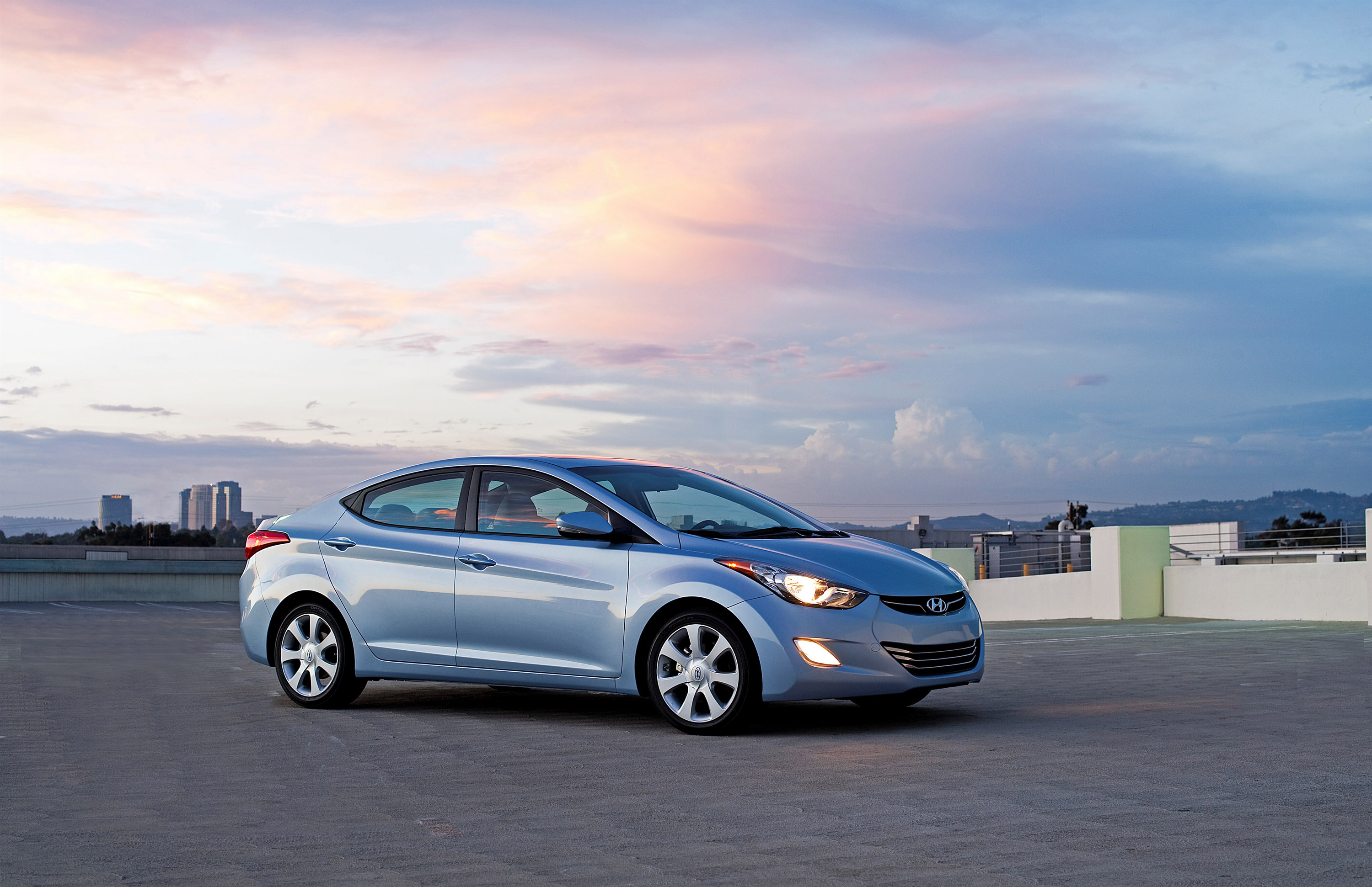 Hyundai Elantra photo #8