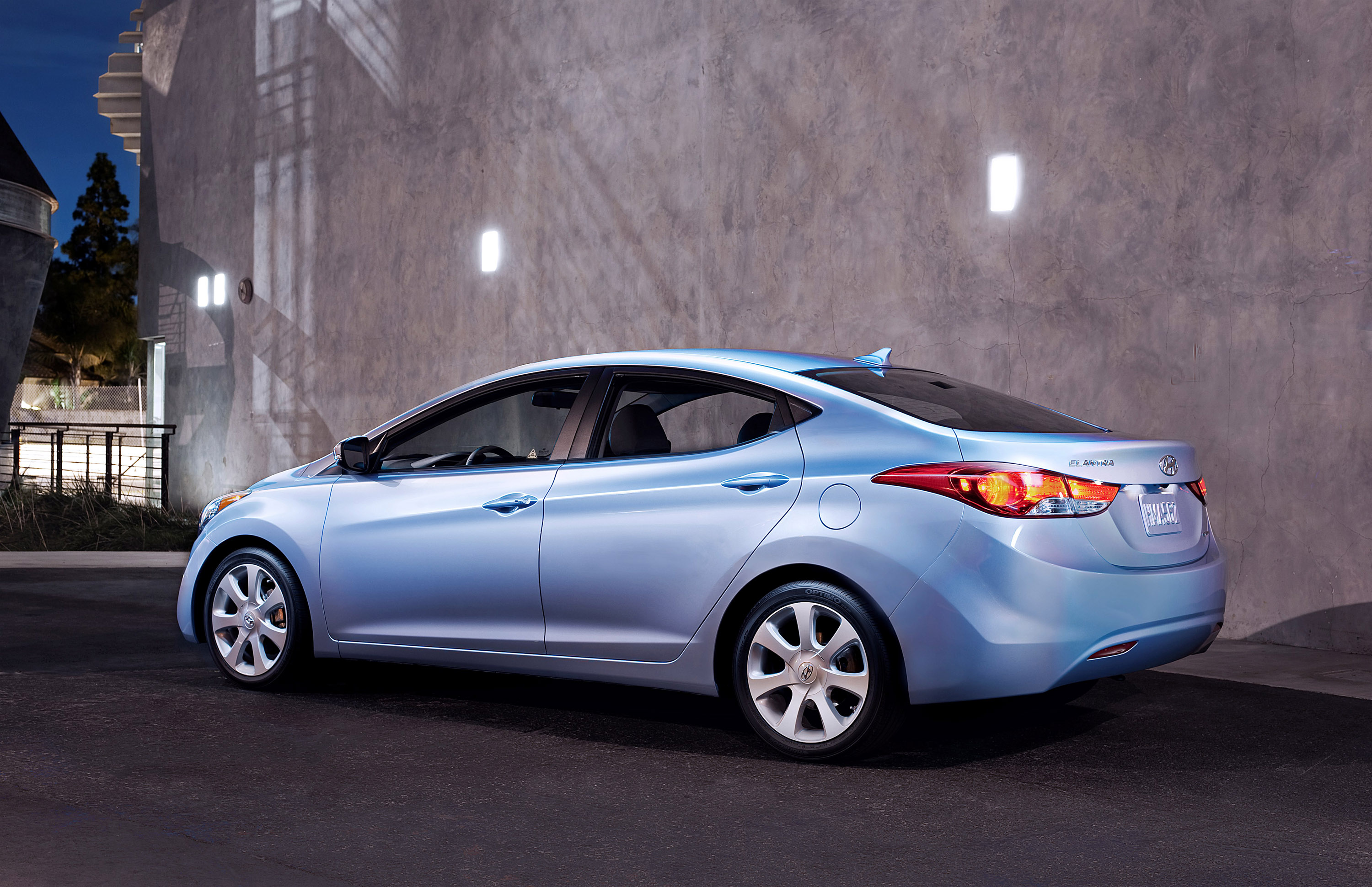 Hyundai Elantra photo #13