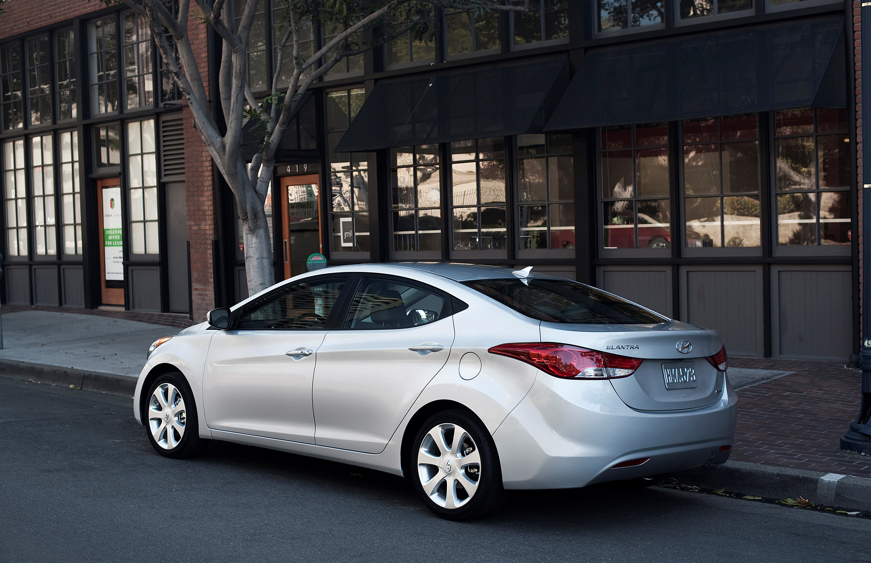Hyundai Elantra photo #15