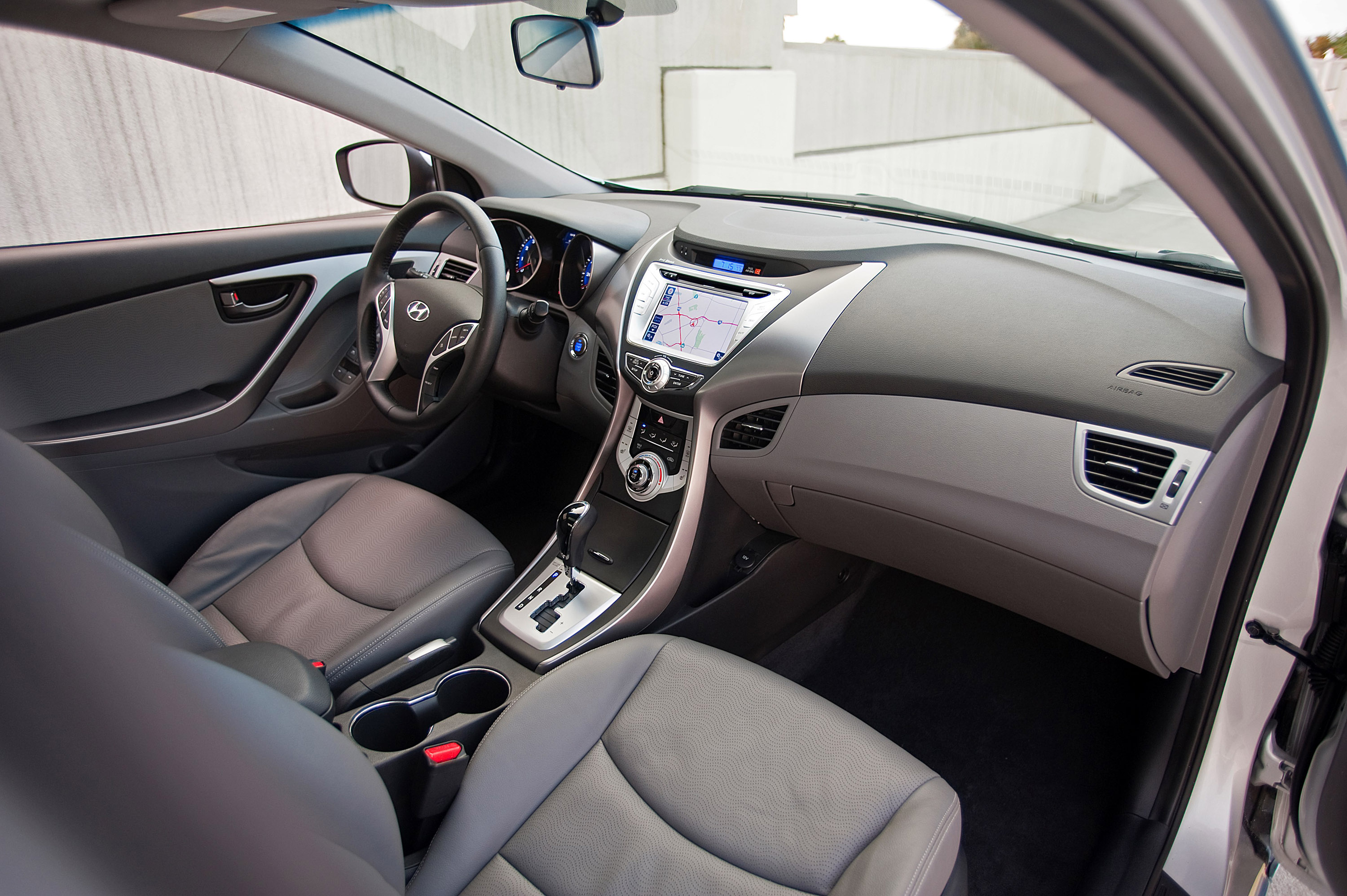 Hyundai Elantra photo #27