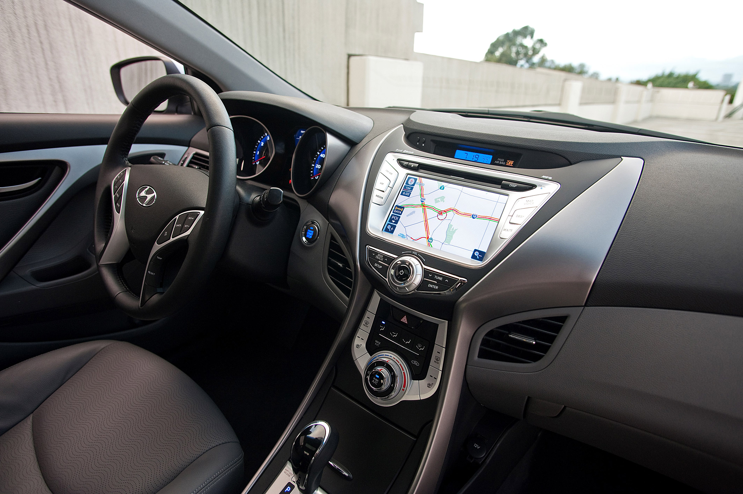 Hyundai Elantra photo #28