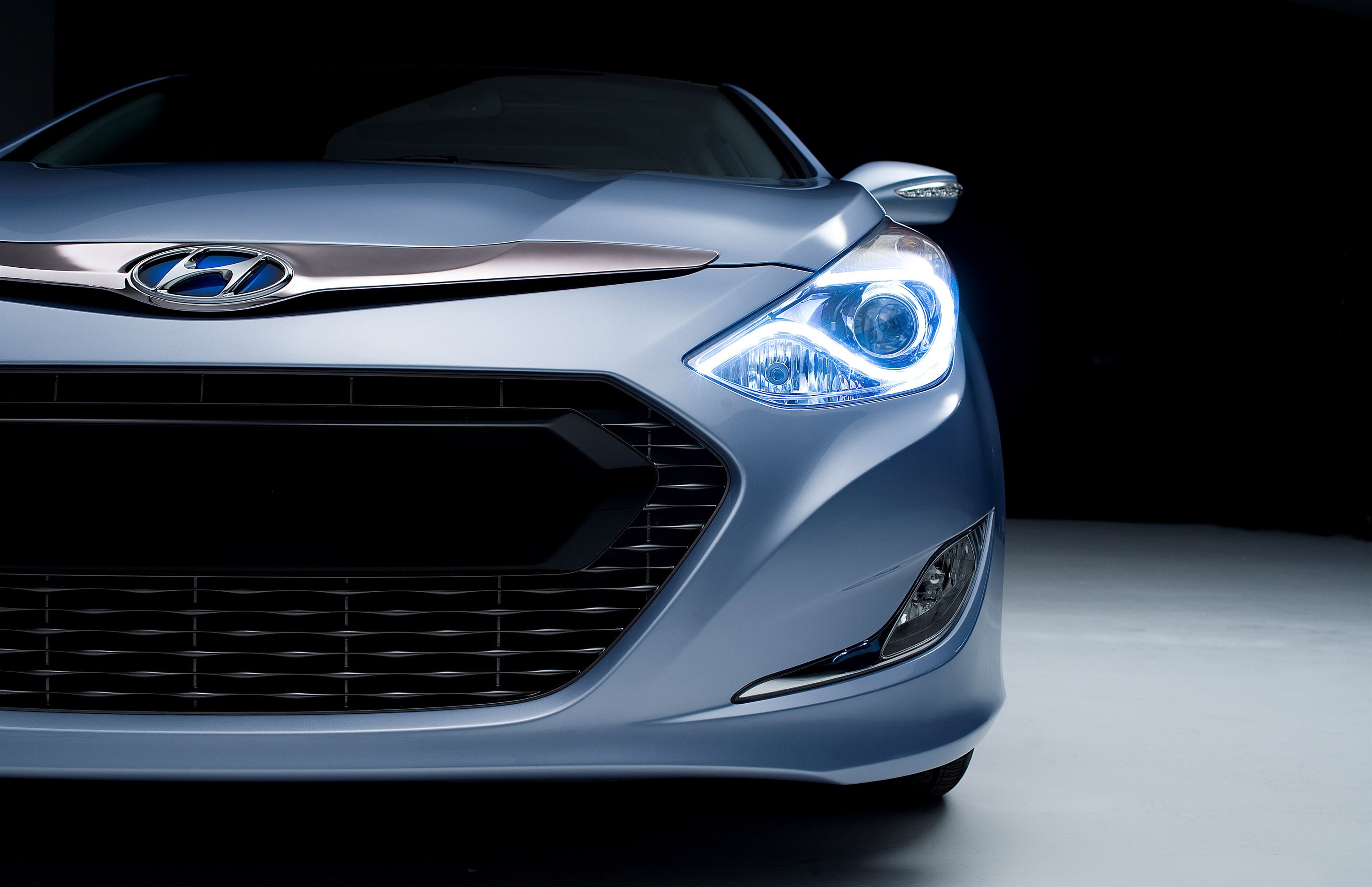 Hyundai Sonata Hybrid photo #16