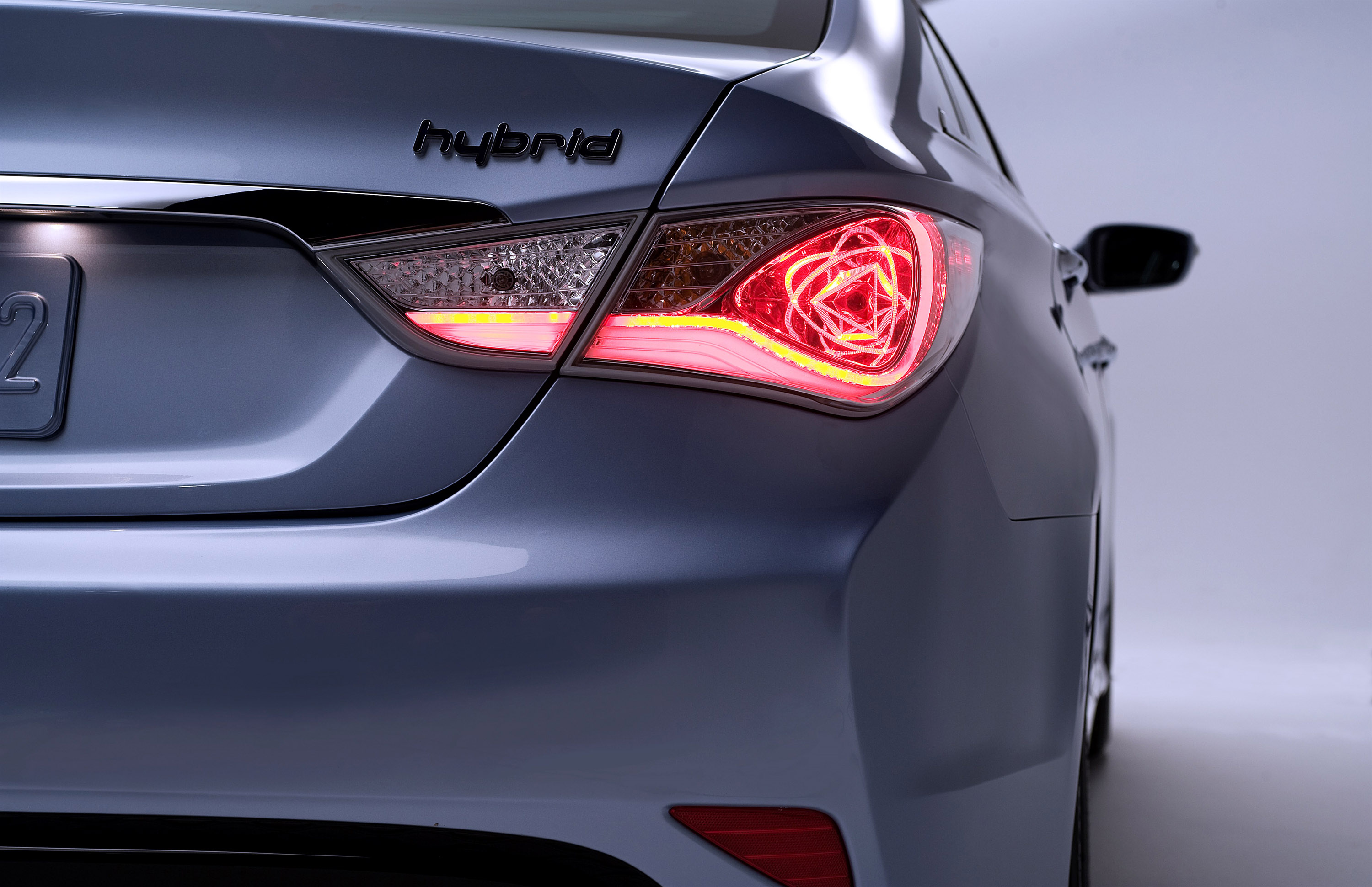Hyundai Sonata Hybrid photo #23