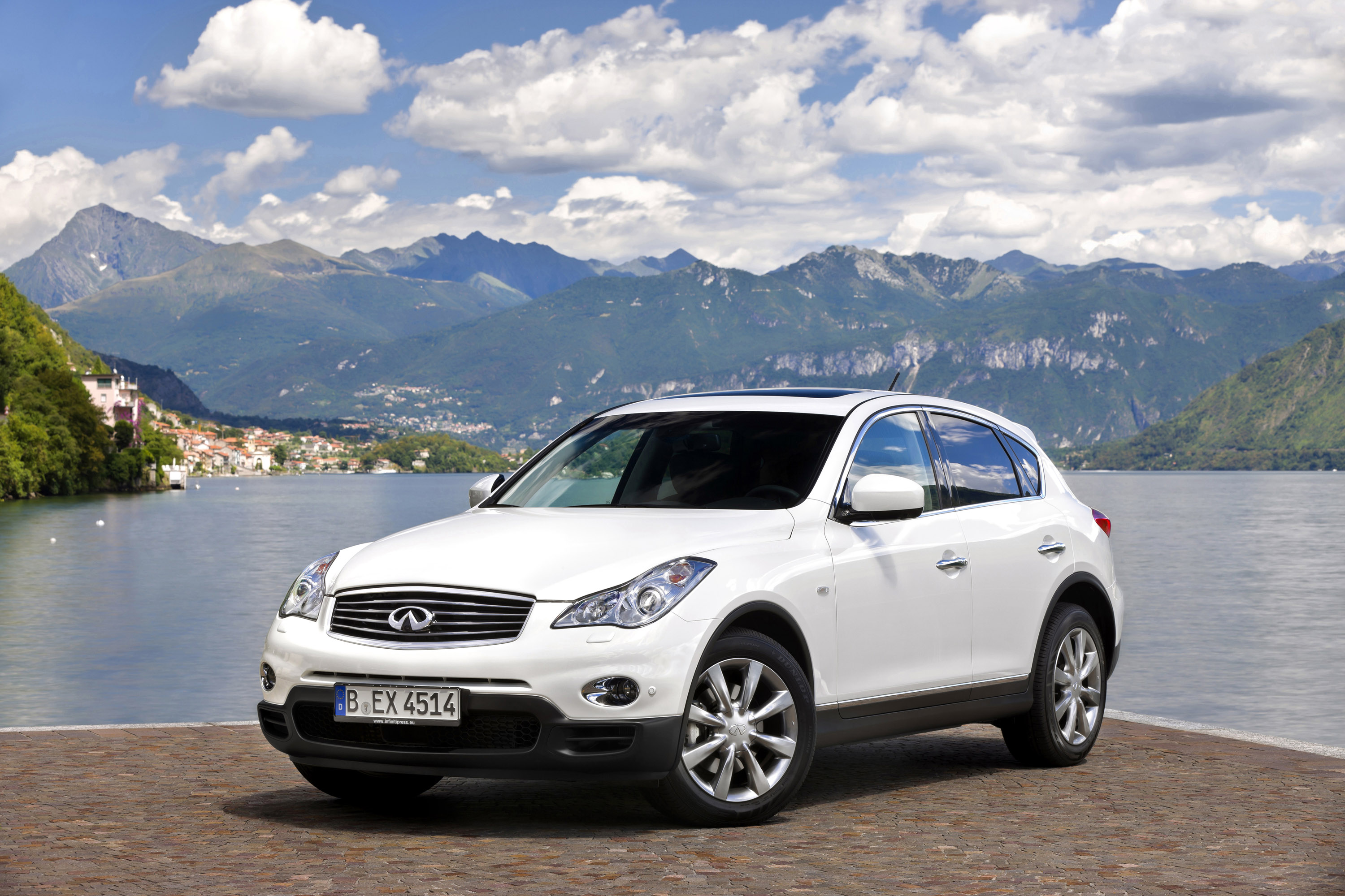 Infiniti EX30d photo #1