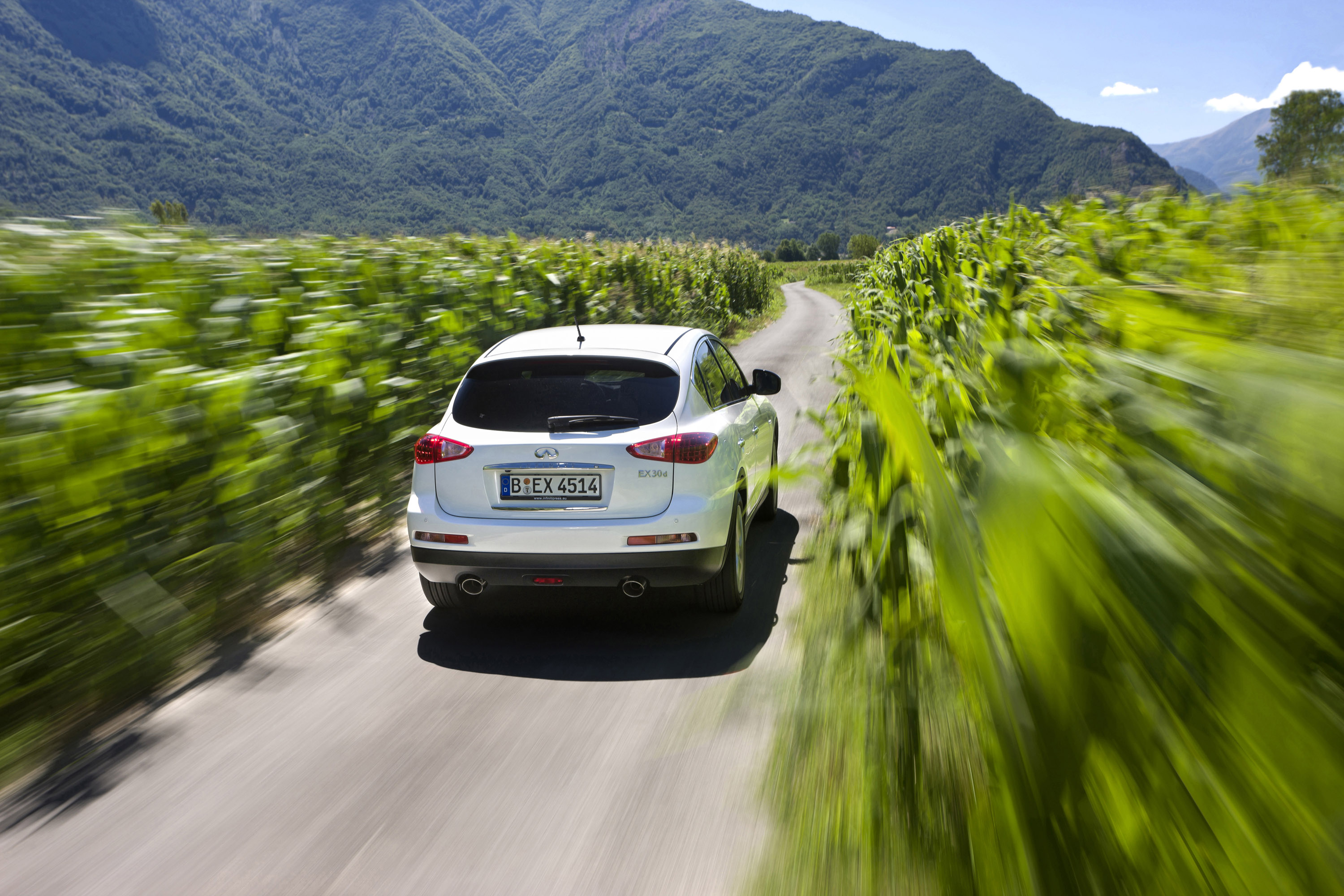 Infiniti EX30d photo #11