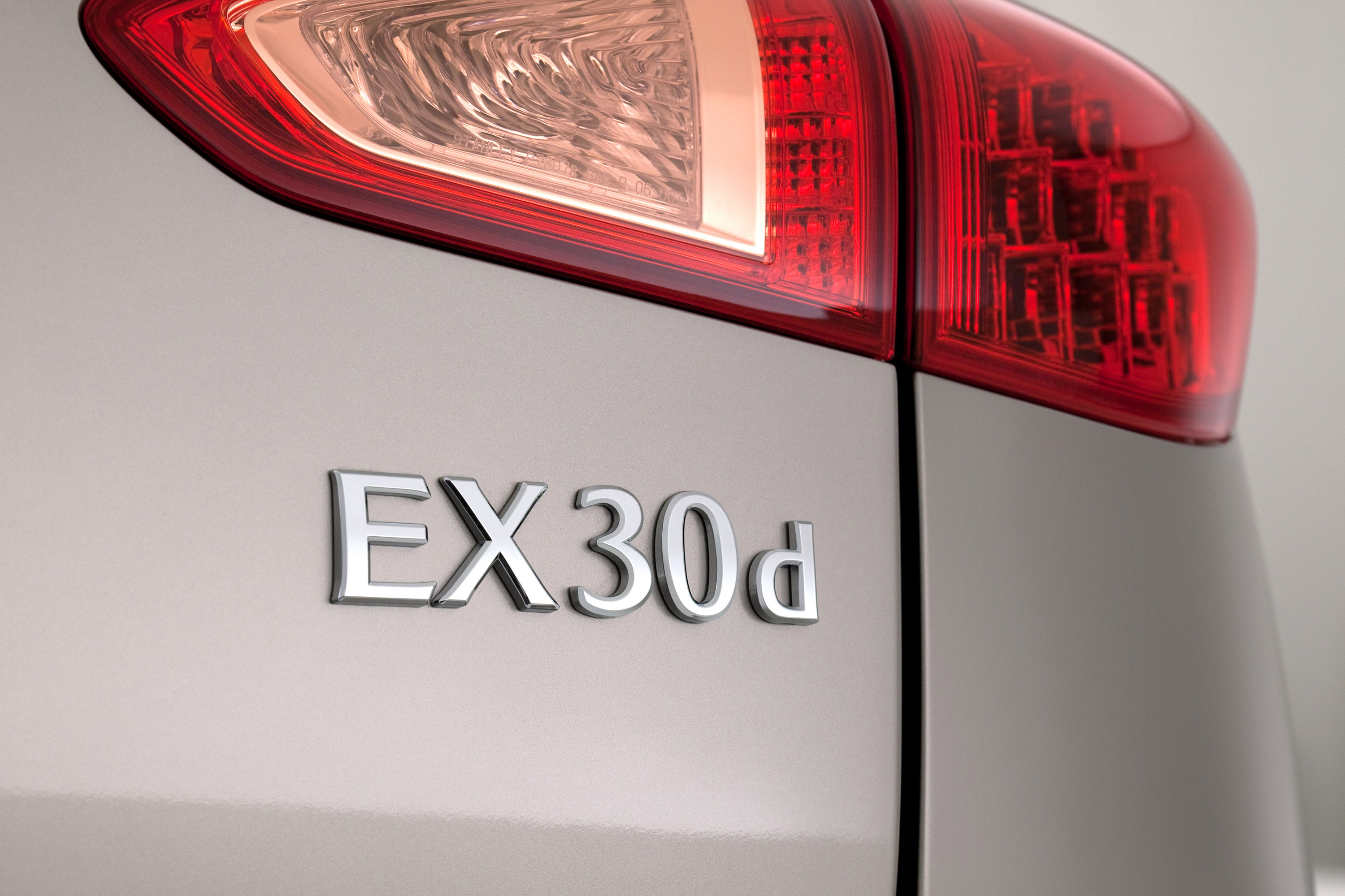Infiniti EX30d photo #14