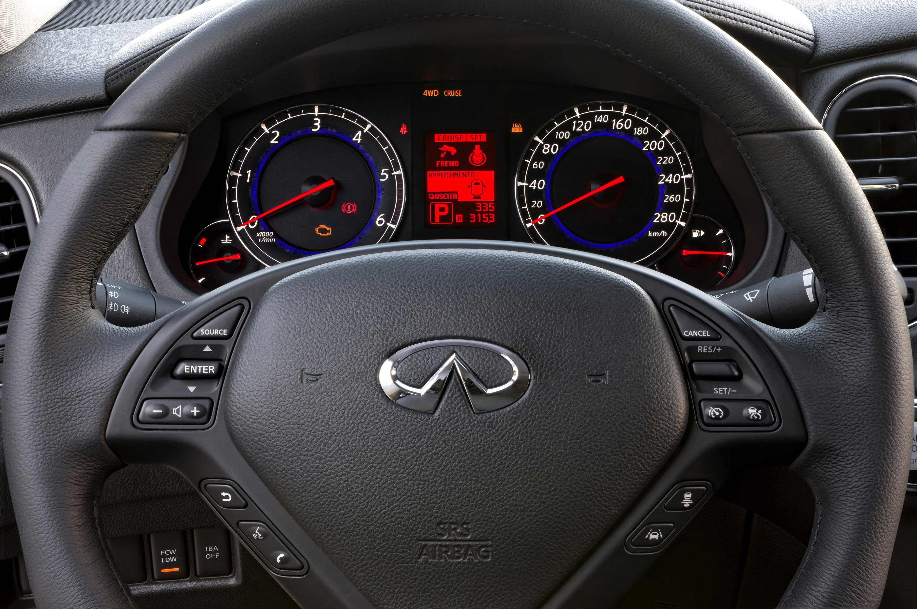 Infiniti EX30d photo #17