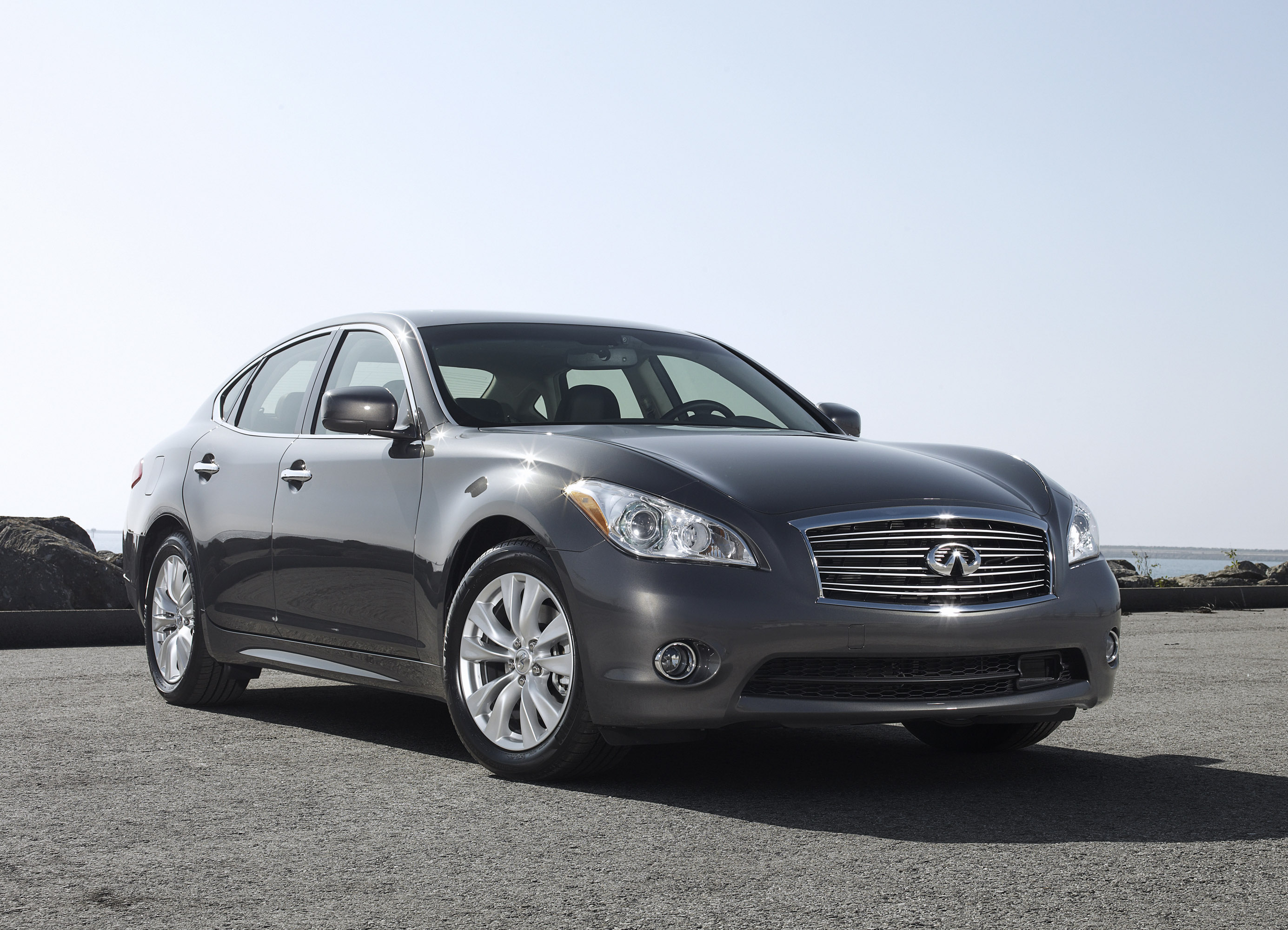 Infiniti M photo #3