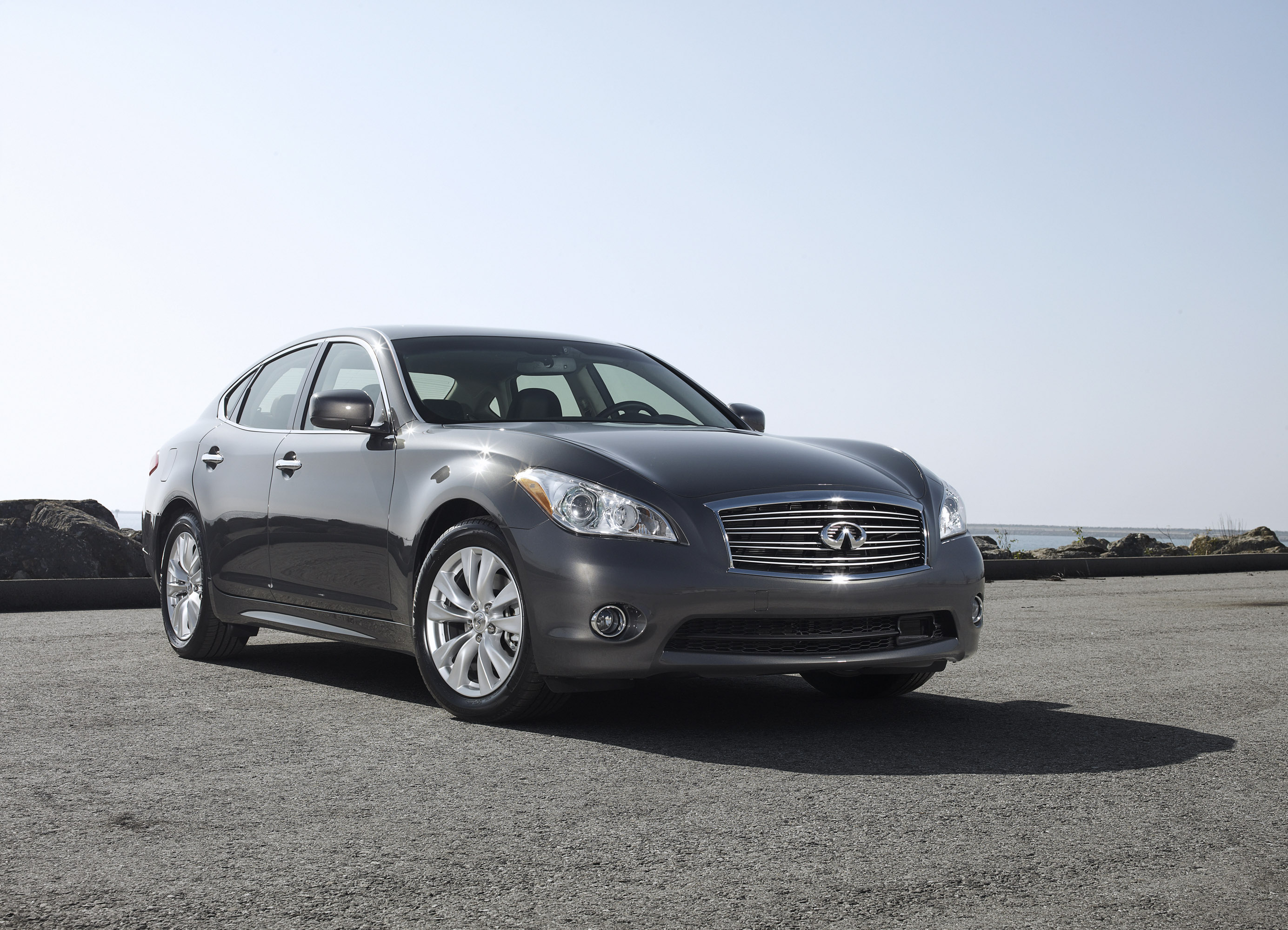 Infiniti M photo #5