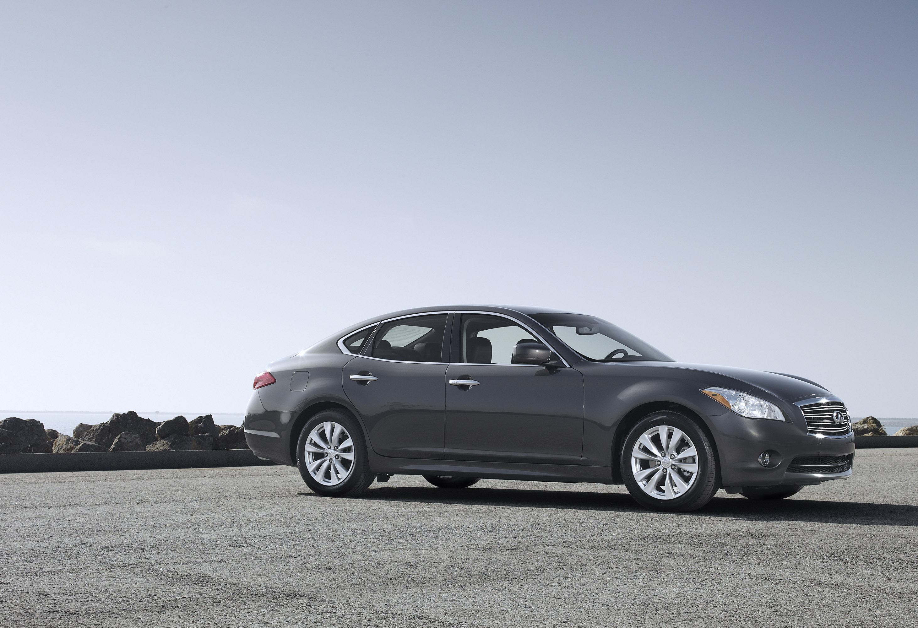 Infiniti M photo #16