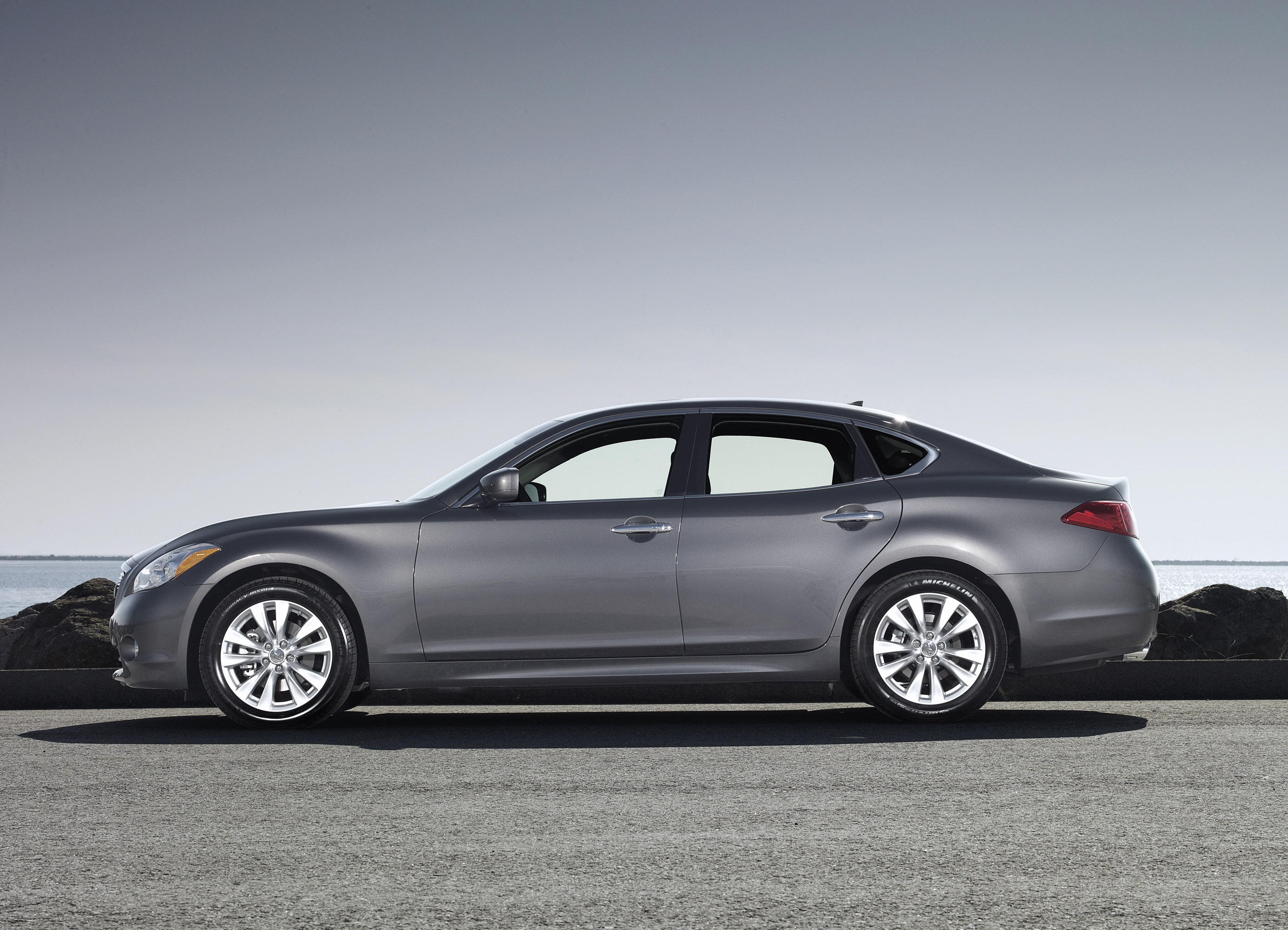 Infiniti M photo #18