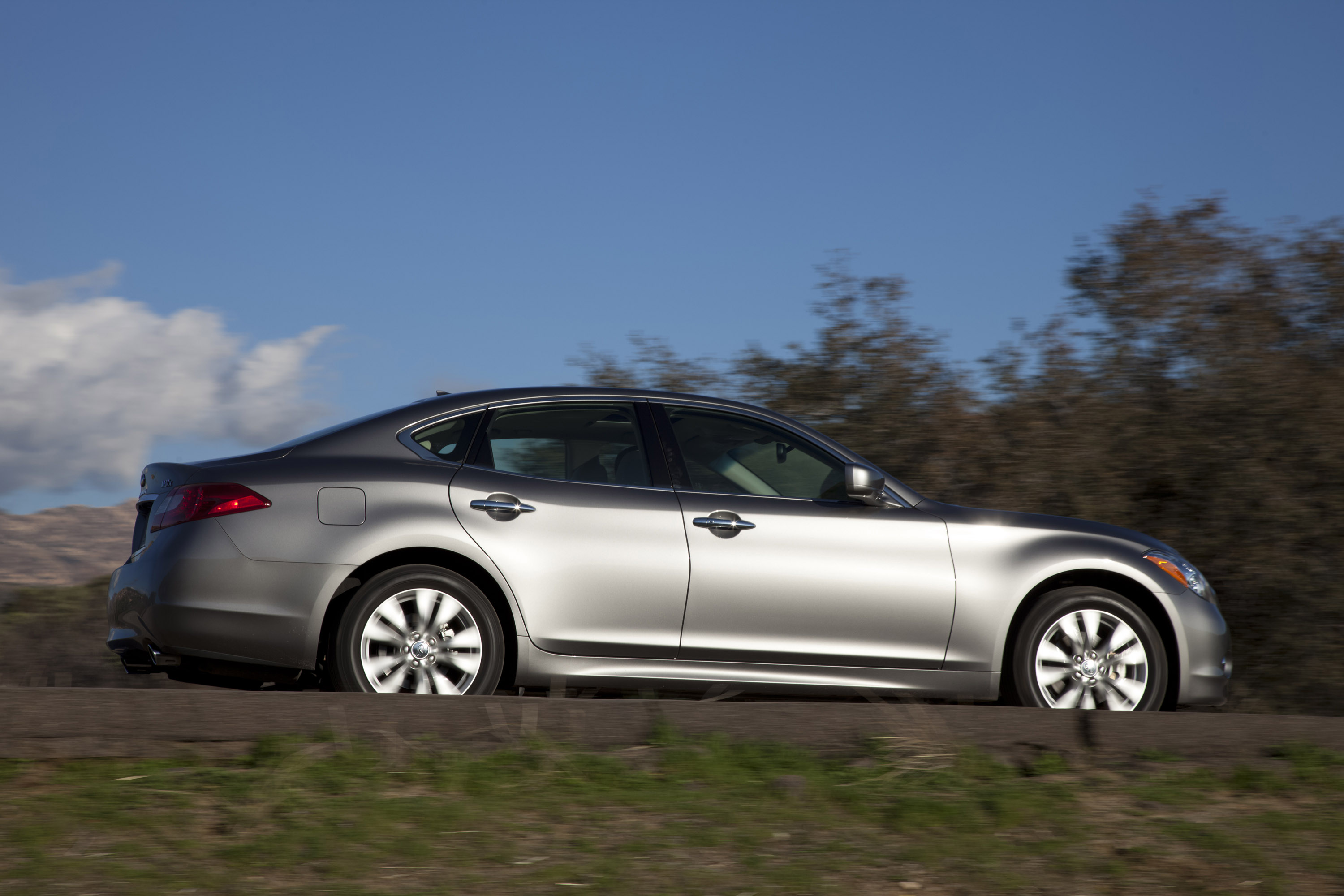 Infiniti M photo #22