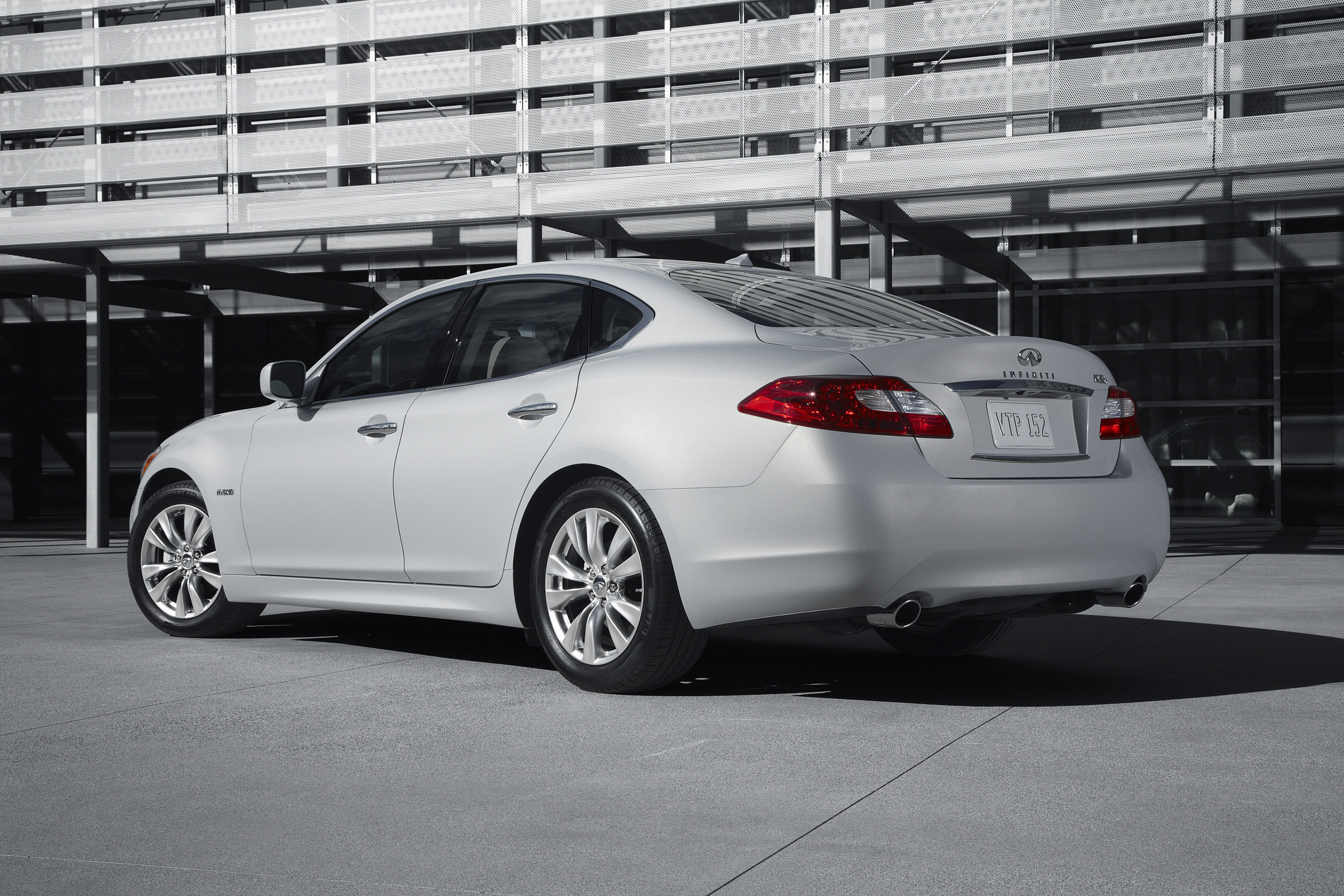 Infiniti M35h photo #15