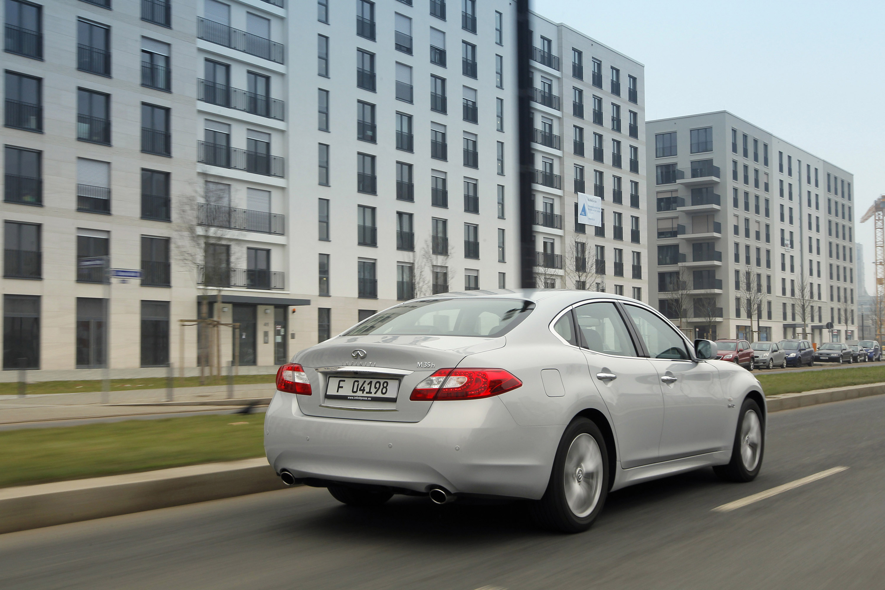 Infiniti M35h photo #17