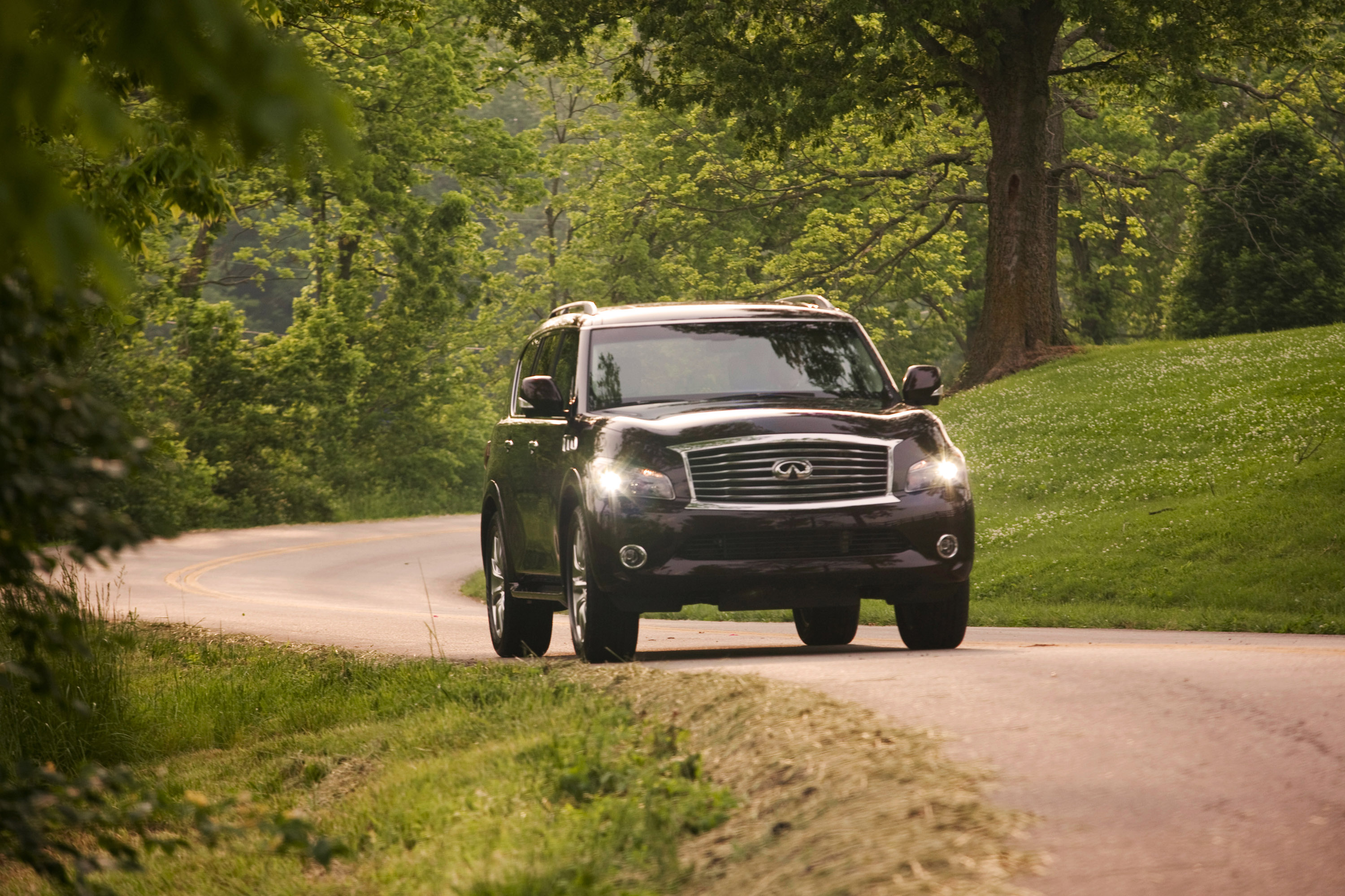 Машина Инфинити qx56