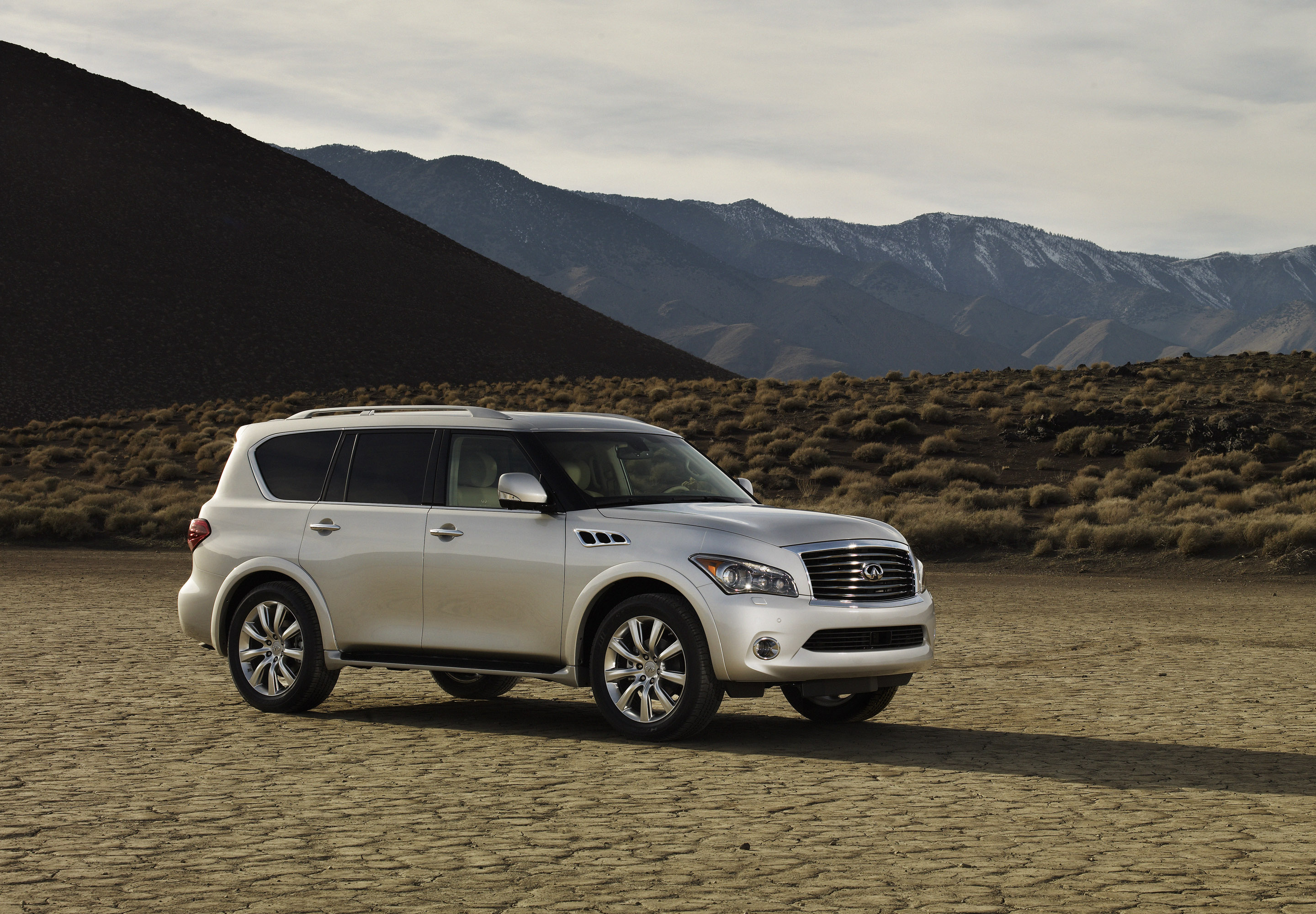 Infiniti QX photo #16