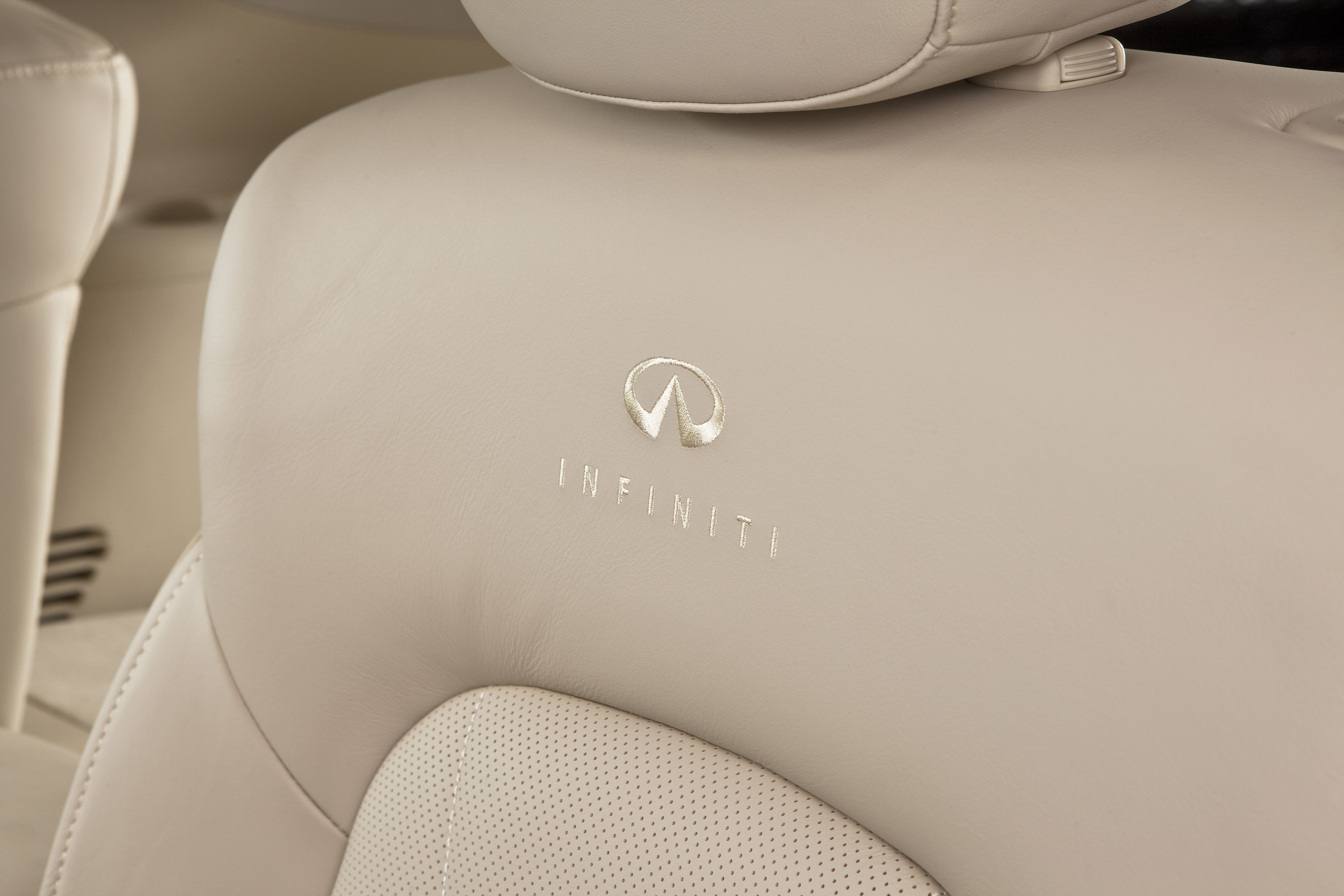 Infiniti QX photo #36