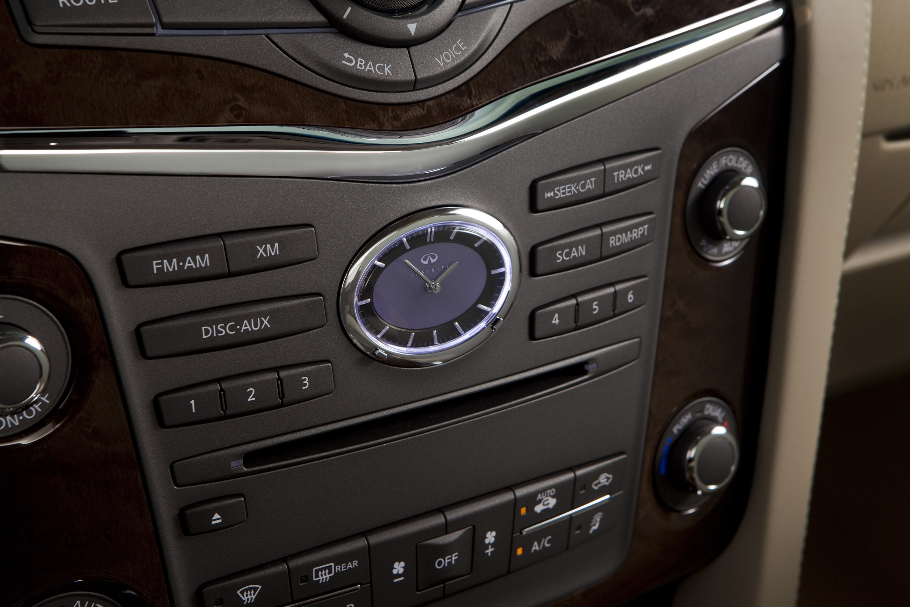 Infiniti QX photo #57