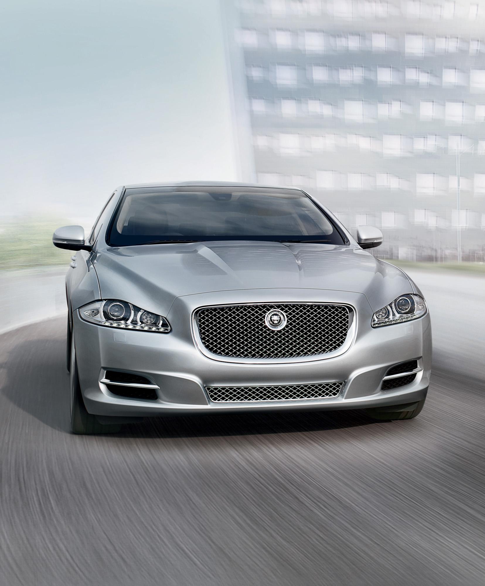 Jaguar XJ Sentinel photo #1