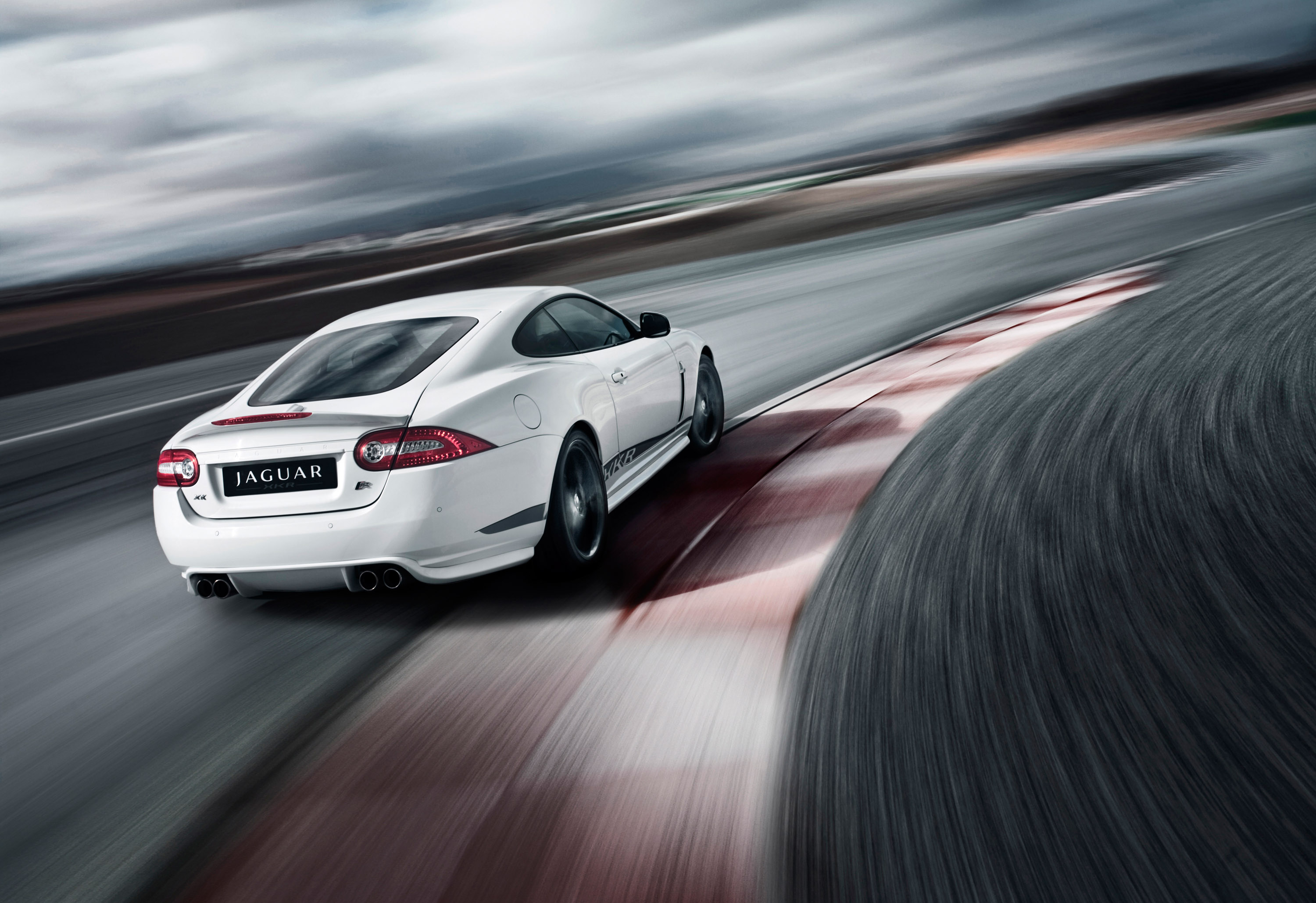 Jaguar XKR photo #17