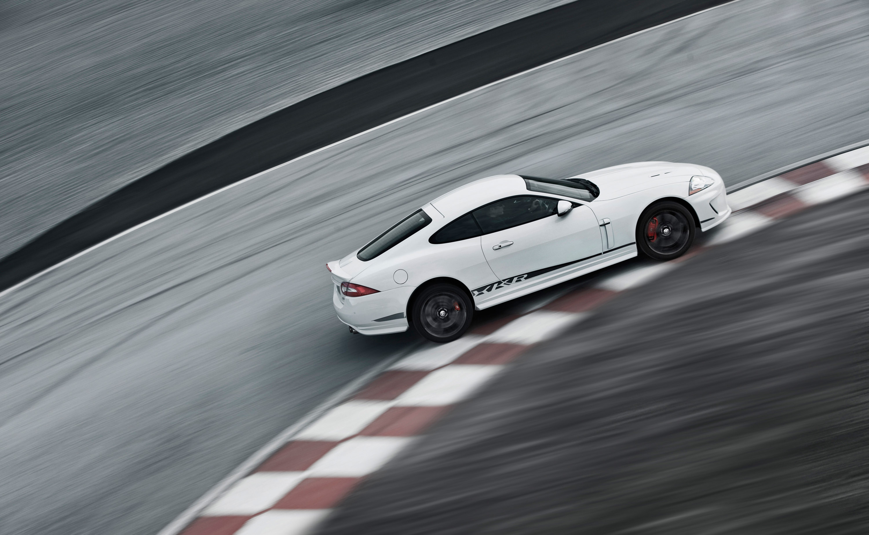 Jaguar XKR photo #19