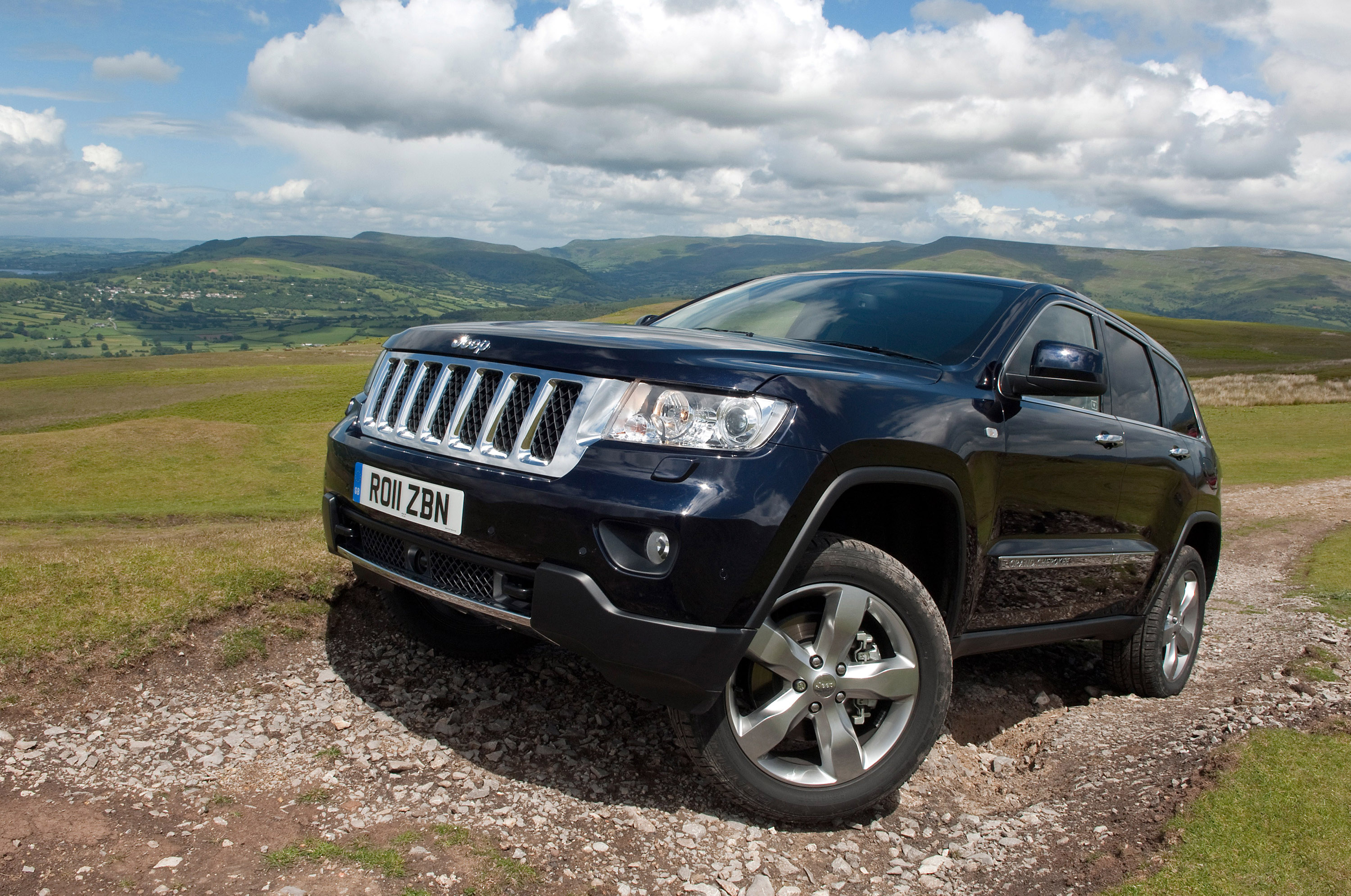 Включи машину джип. Jeep Grand Cherokee 2011. Джип Гранд Чероки 2011. Джип Гранд Чероки 2011 года. 17" Jeep Grand Cherokee.