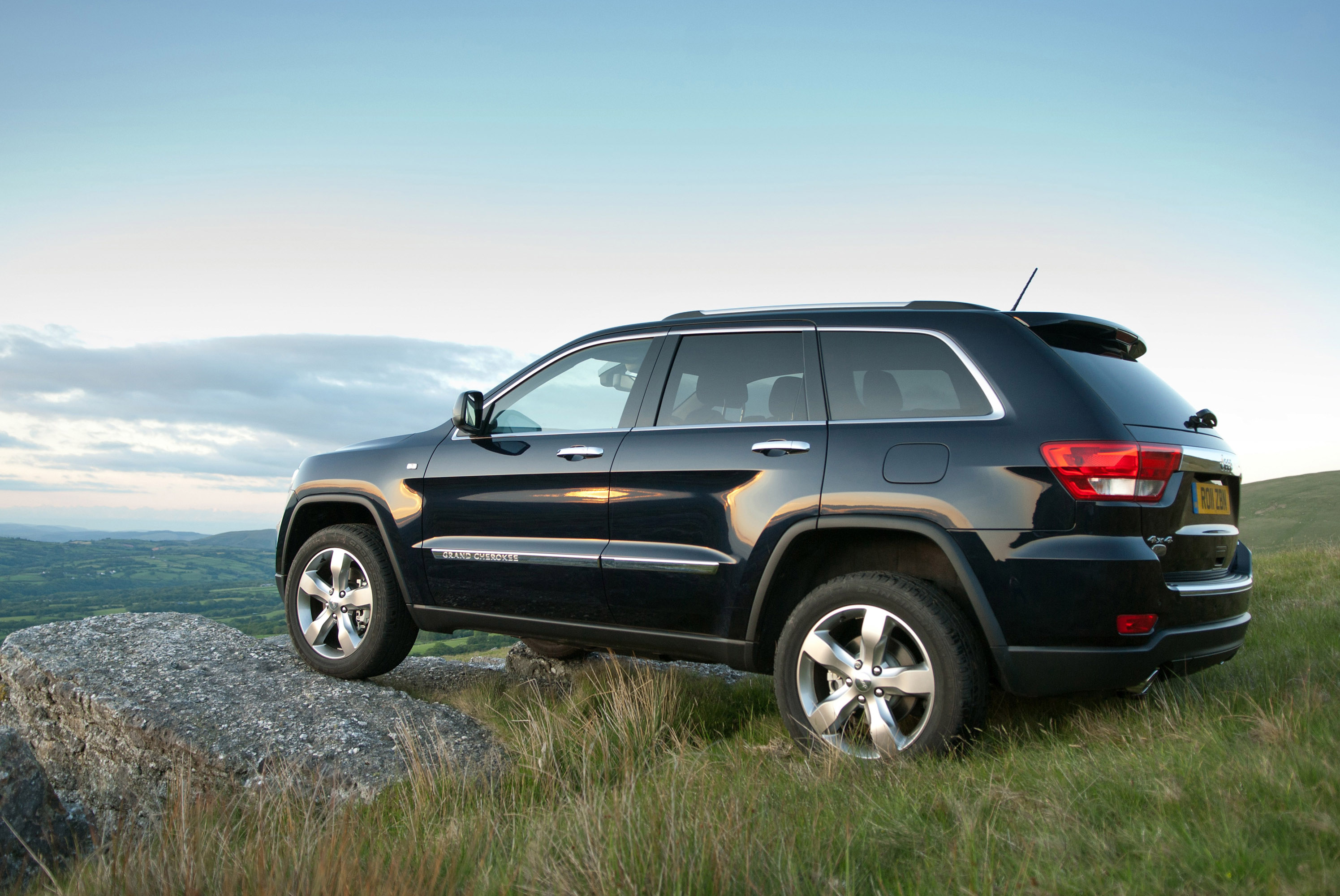Jeep grand 2011. Jeep Grand Cherokee 2011. Jeep Grand Cherokee 2010. Джип Гранд Чероки 2011. Джип Гранд Чероки 2011 года.